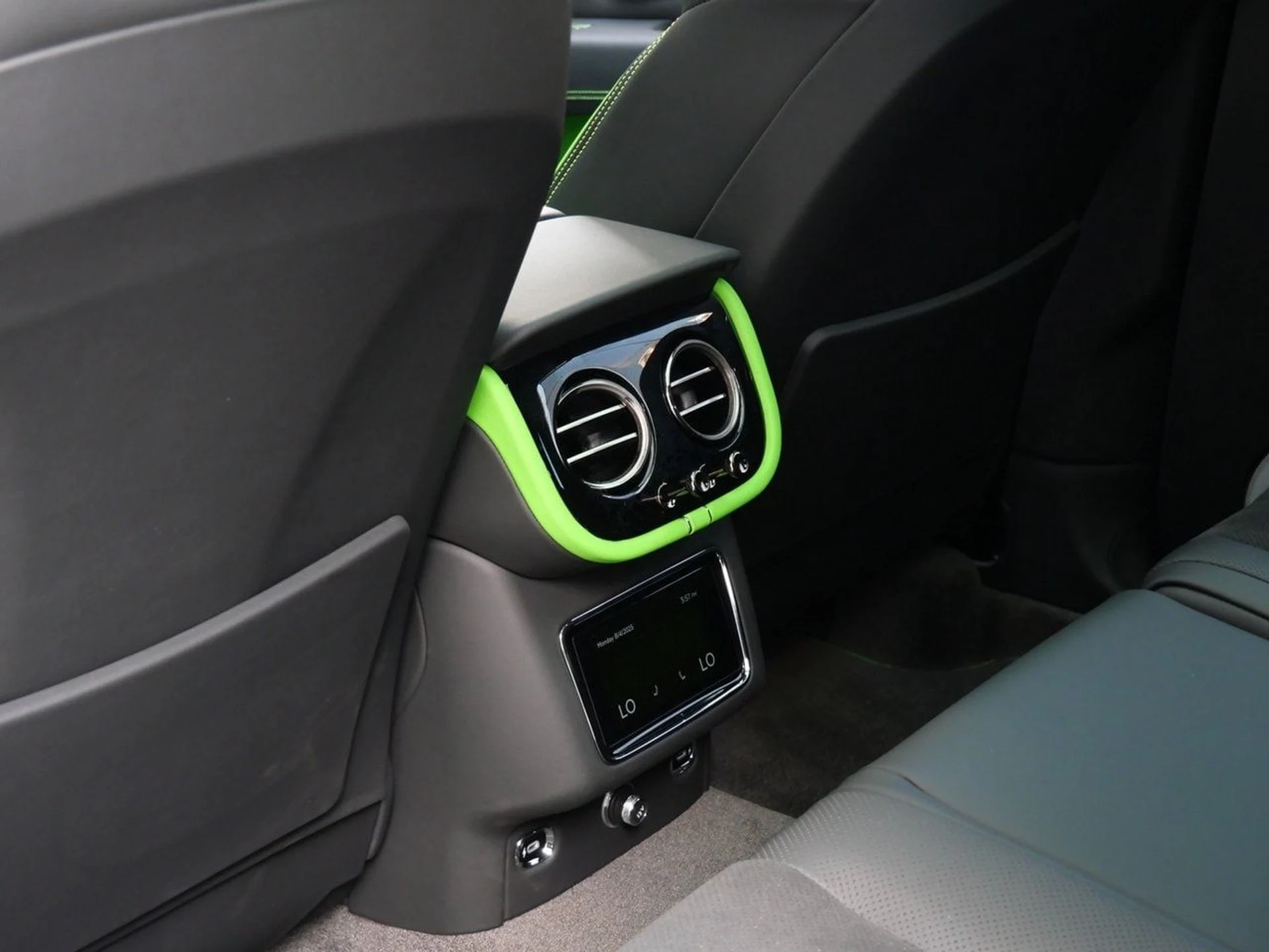 mph021_945904295_153c1b2acc606bad9652a99437ea11f1x_61c640b1b2