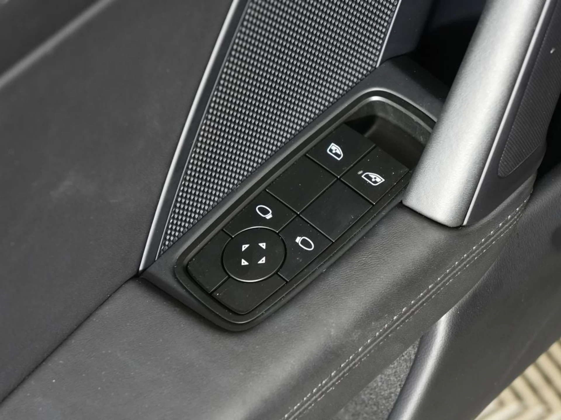 mph021_951075400_22_f420aebec6