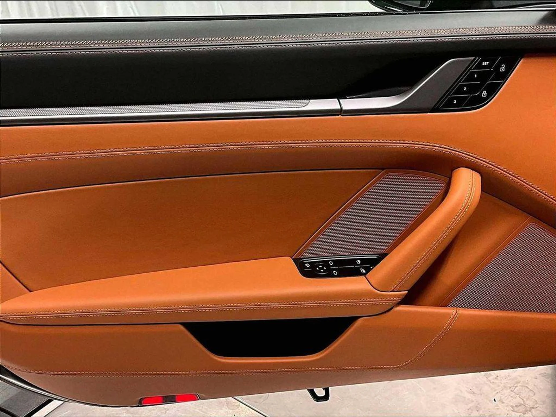 mph021_953799171_zt6l_Ab8s3f1tc_Dx03_Eg_R6g_Emej_E_a9d583b5e9