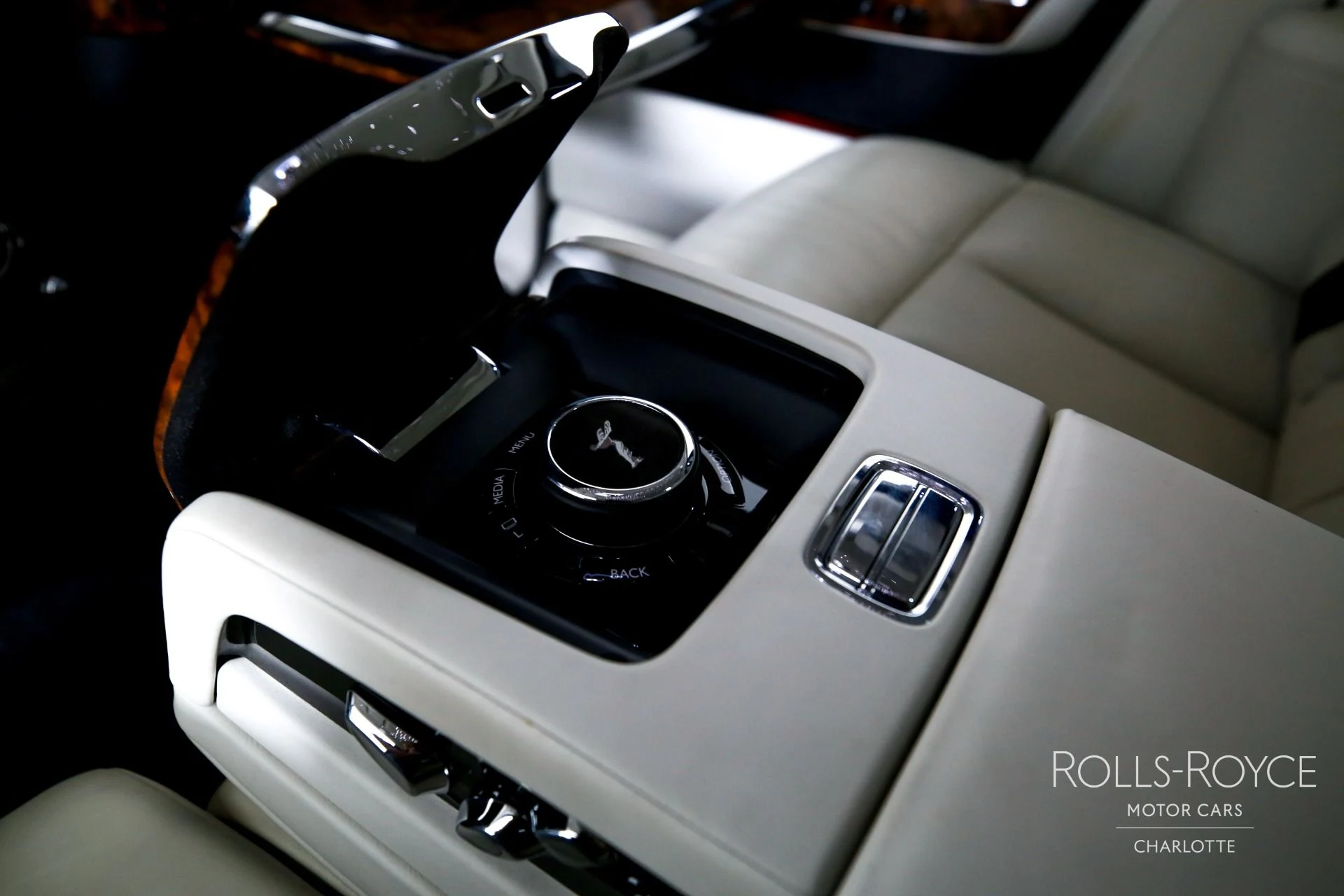 mph021_954671056_Used_2019_Rolls_Royce_Phantom_1786657076_57456768b6