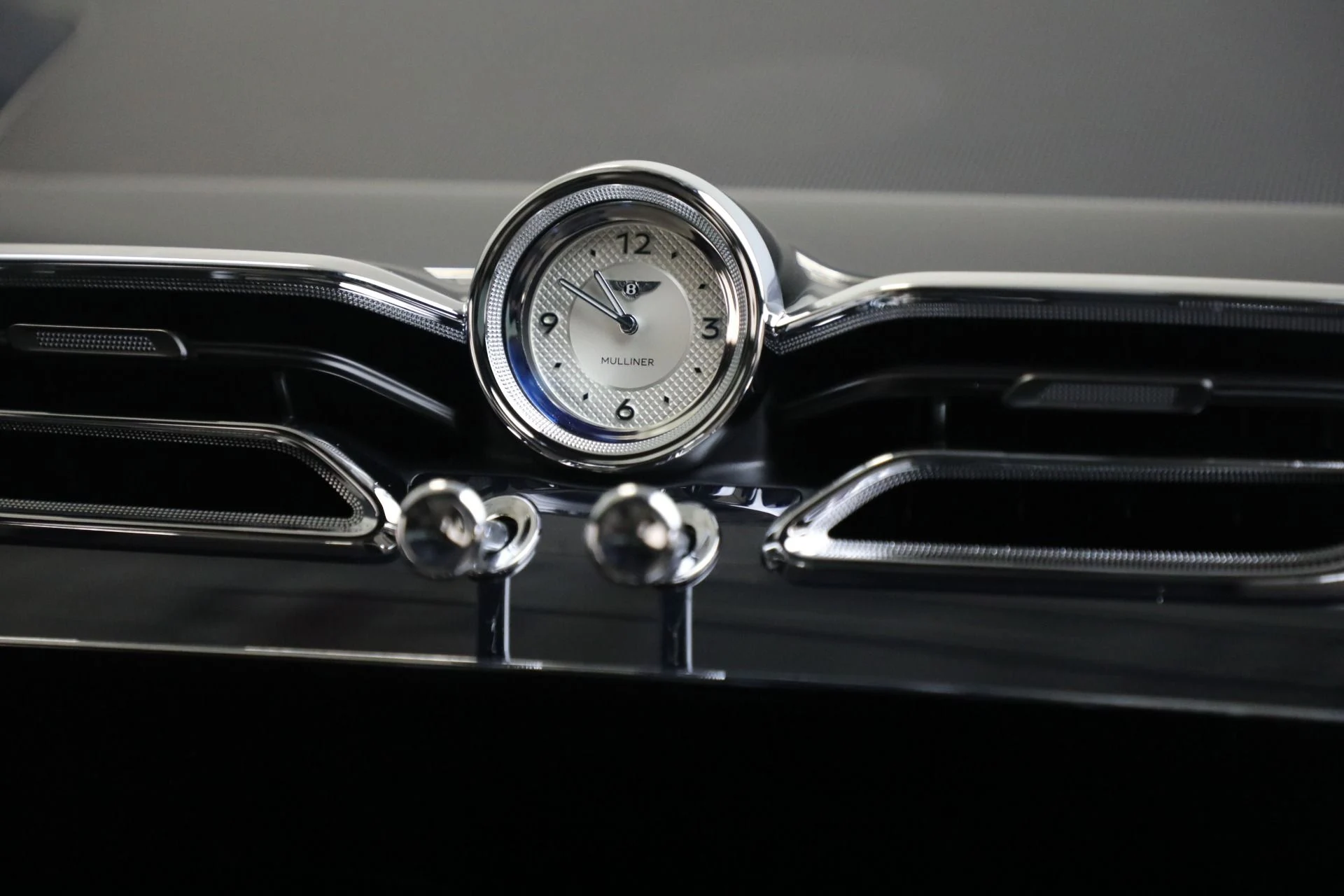 mph021_957771962_New_2025_Bentley_Bentayga_EWB_Mulliner_V8_9dba409d3d