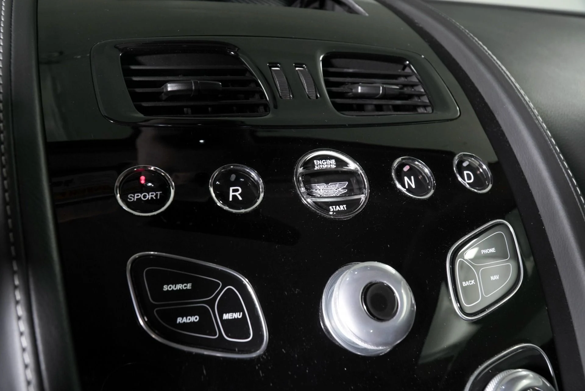 mph021_962568605_Used_2016_Aston_Martin_V8_Vantage_S_1775836899_8f90b8b9ce