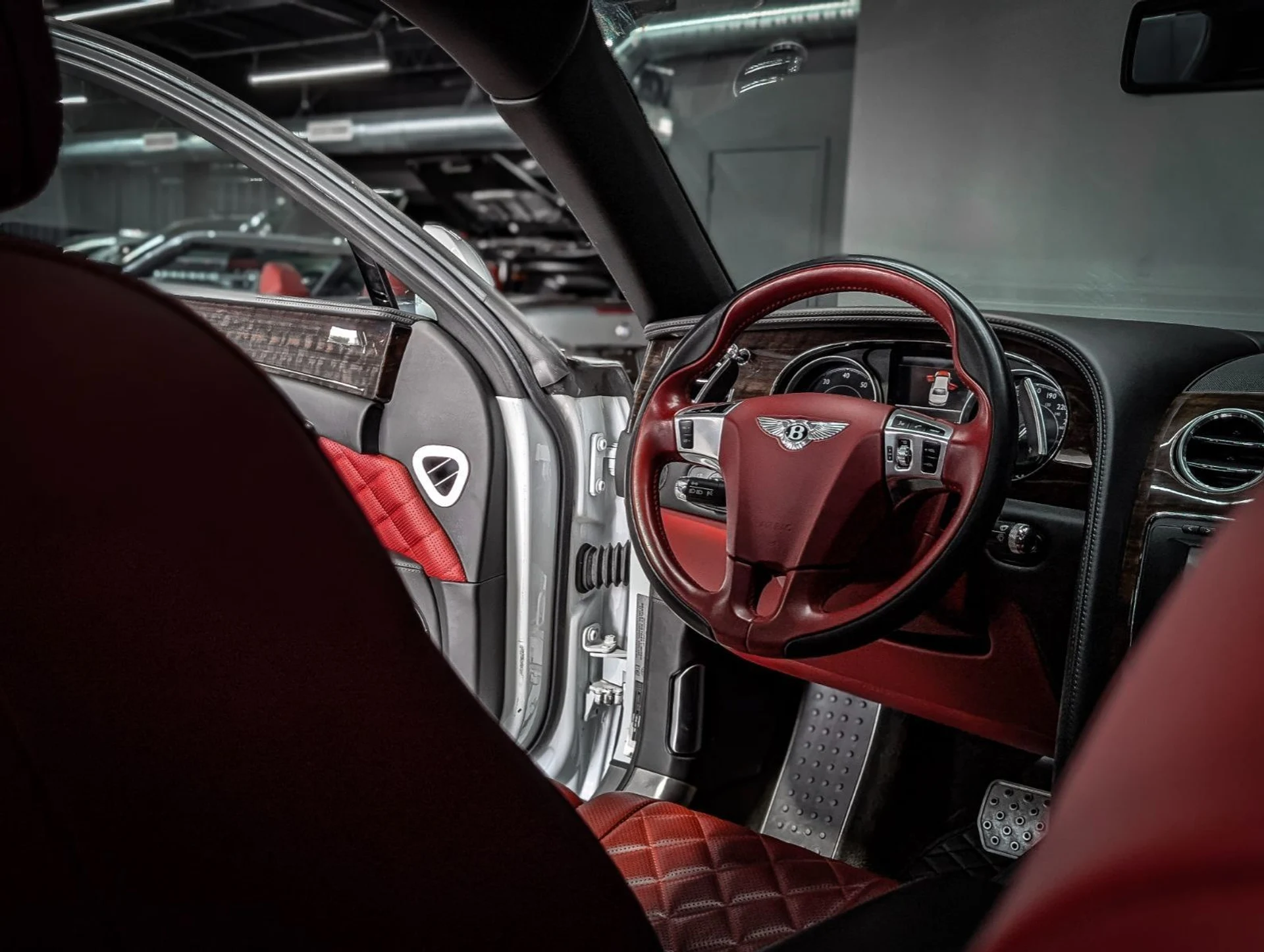 mph021_971673780_36587952_09147_2017_bentley_flying_spur_076_acea50cbc9