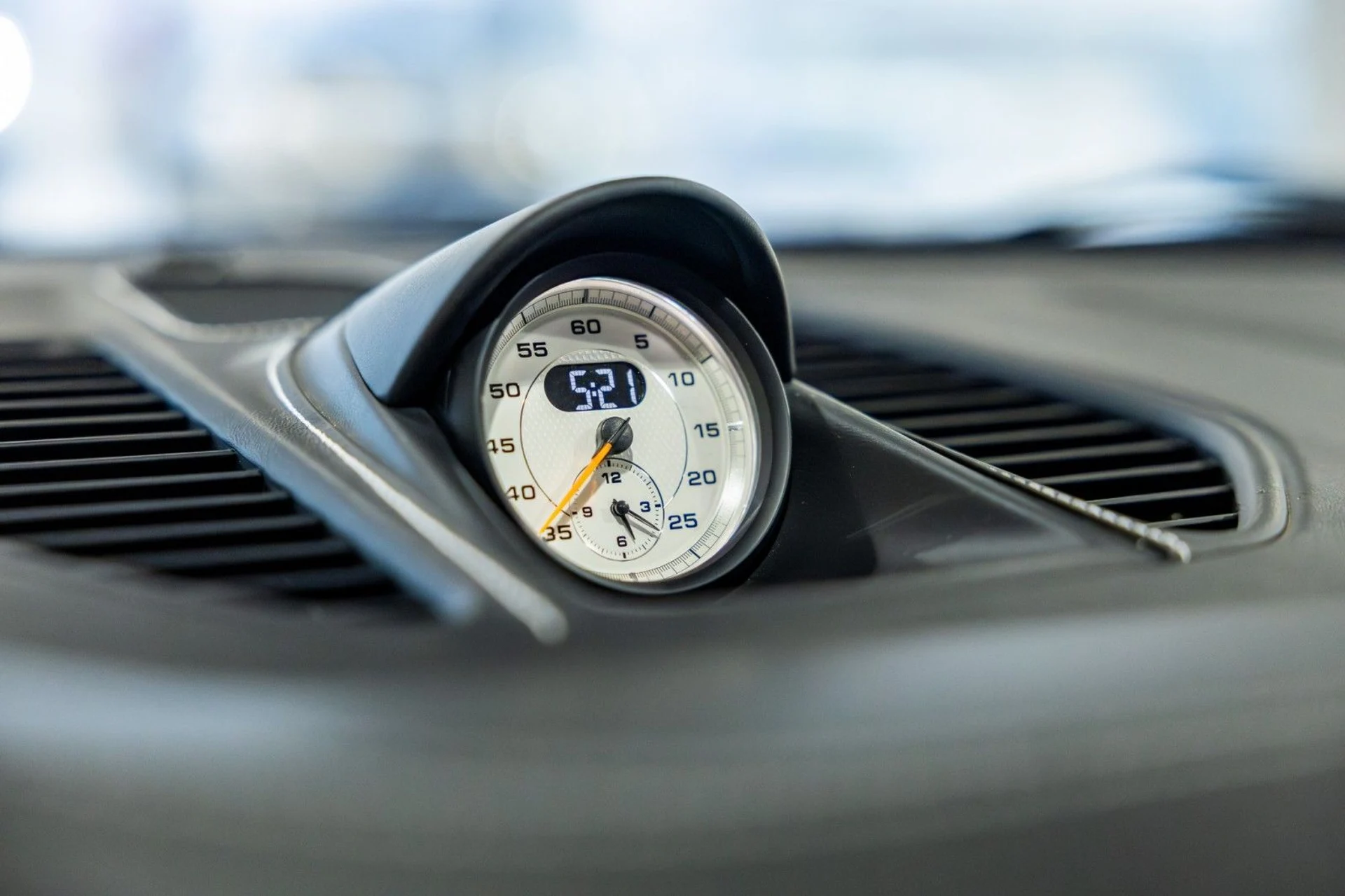 mph021_988714817_Rg_4b4c6f8a97