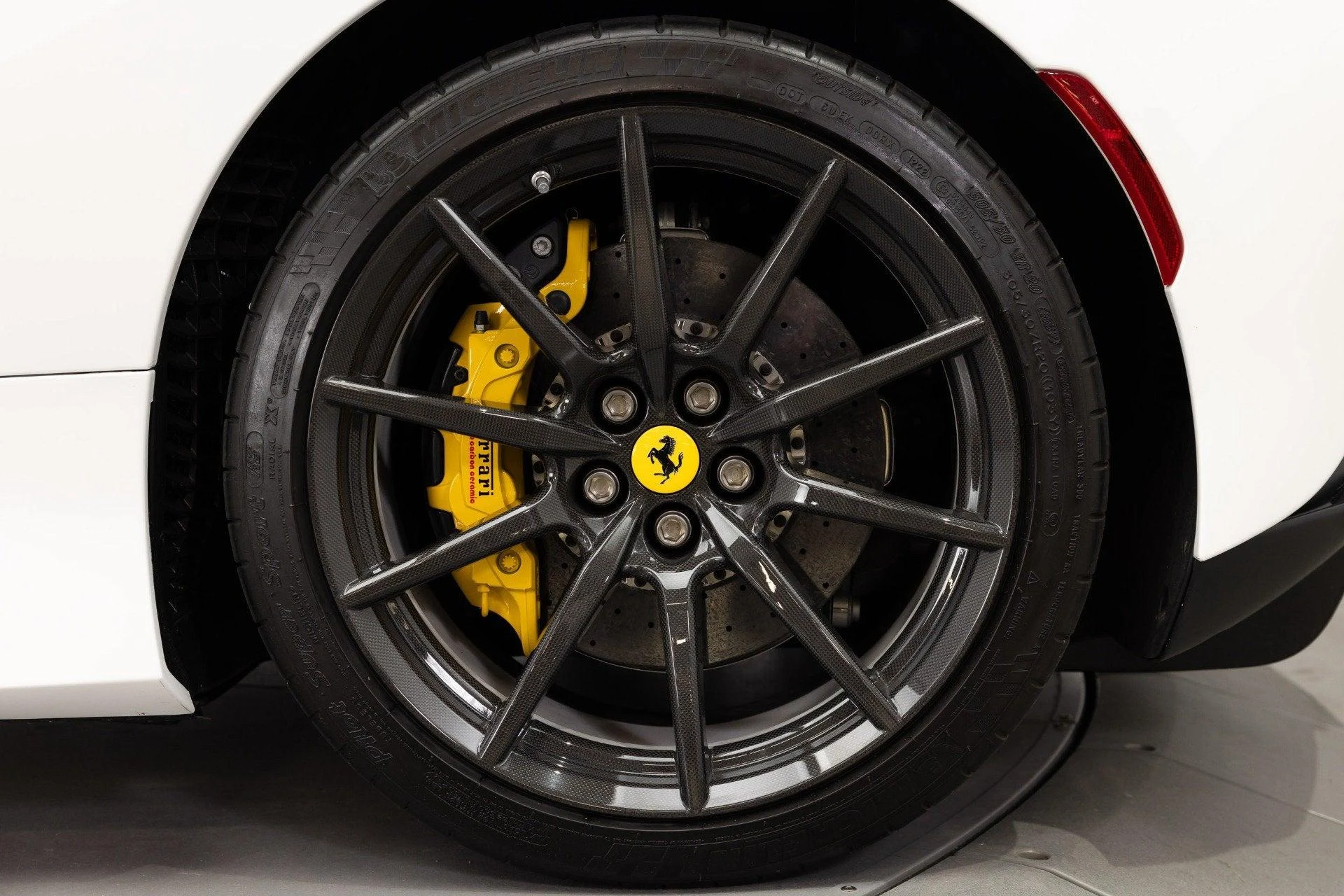 mph021_992146807_Used_2022_Ferrari_F8_Spider_1789652690_8d66c4ee1f