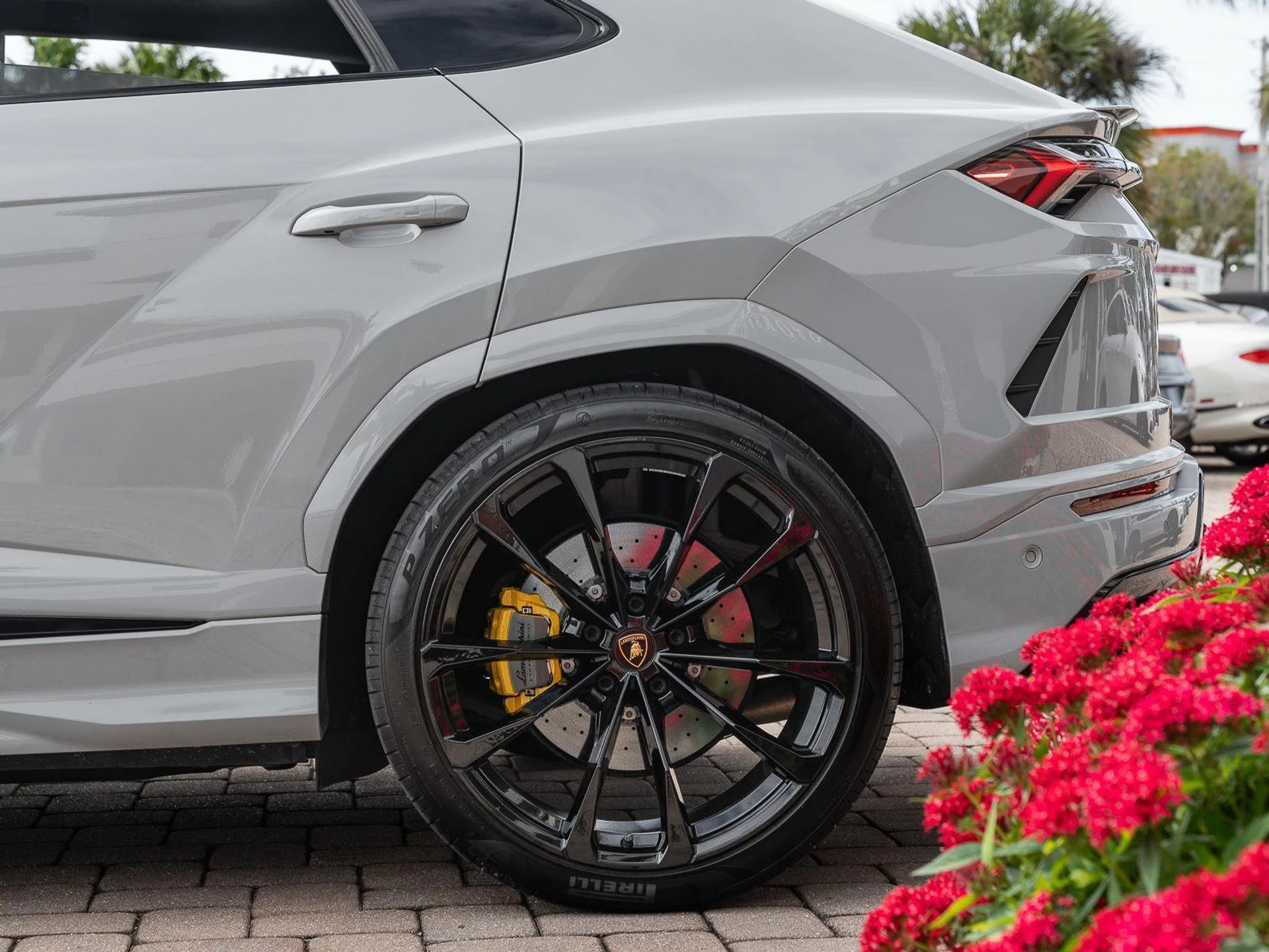 mph021_992221840_Used_2022_Lamborghini_Urus_AWD_1777086171_5536e9d4d4