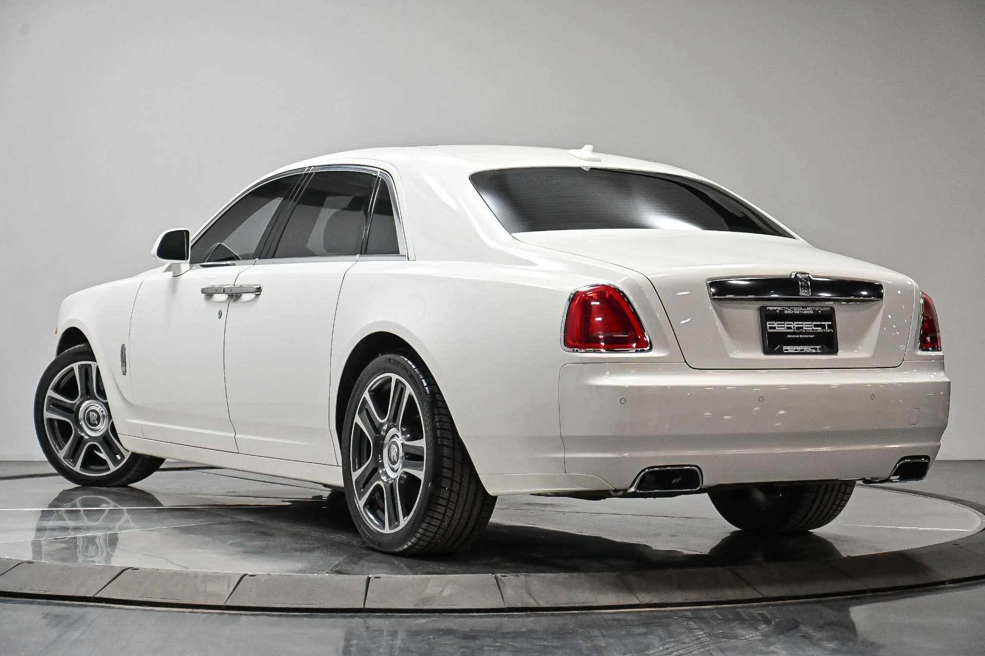 mph021_992355553_Used_2017_Rolls_Royce_Ghost_1749695060_b12678705e