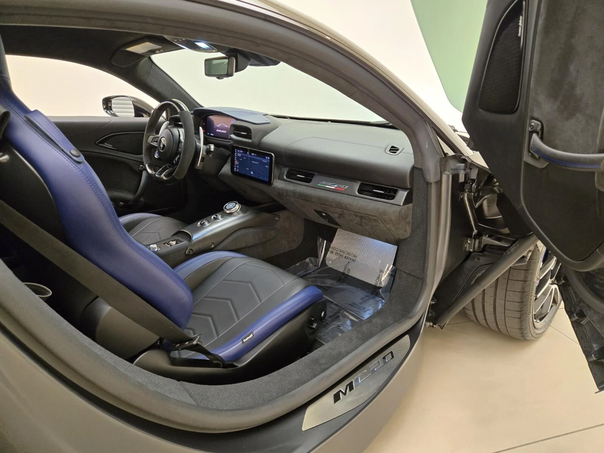 mph021_996958818_Used_2023_Maserati_MC_20_1765868291_951da9506a