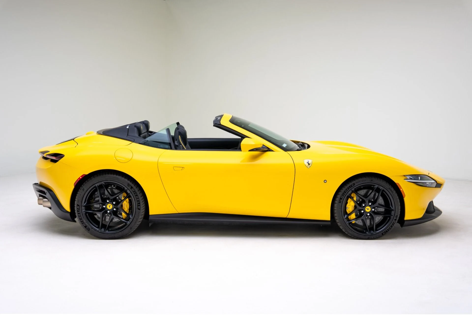 mph021_998125649_Used_2025_Ferrari_Roma_Spider_1768435062_49301cf0ea