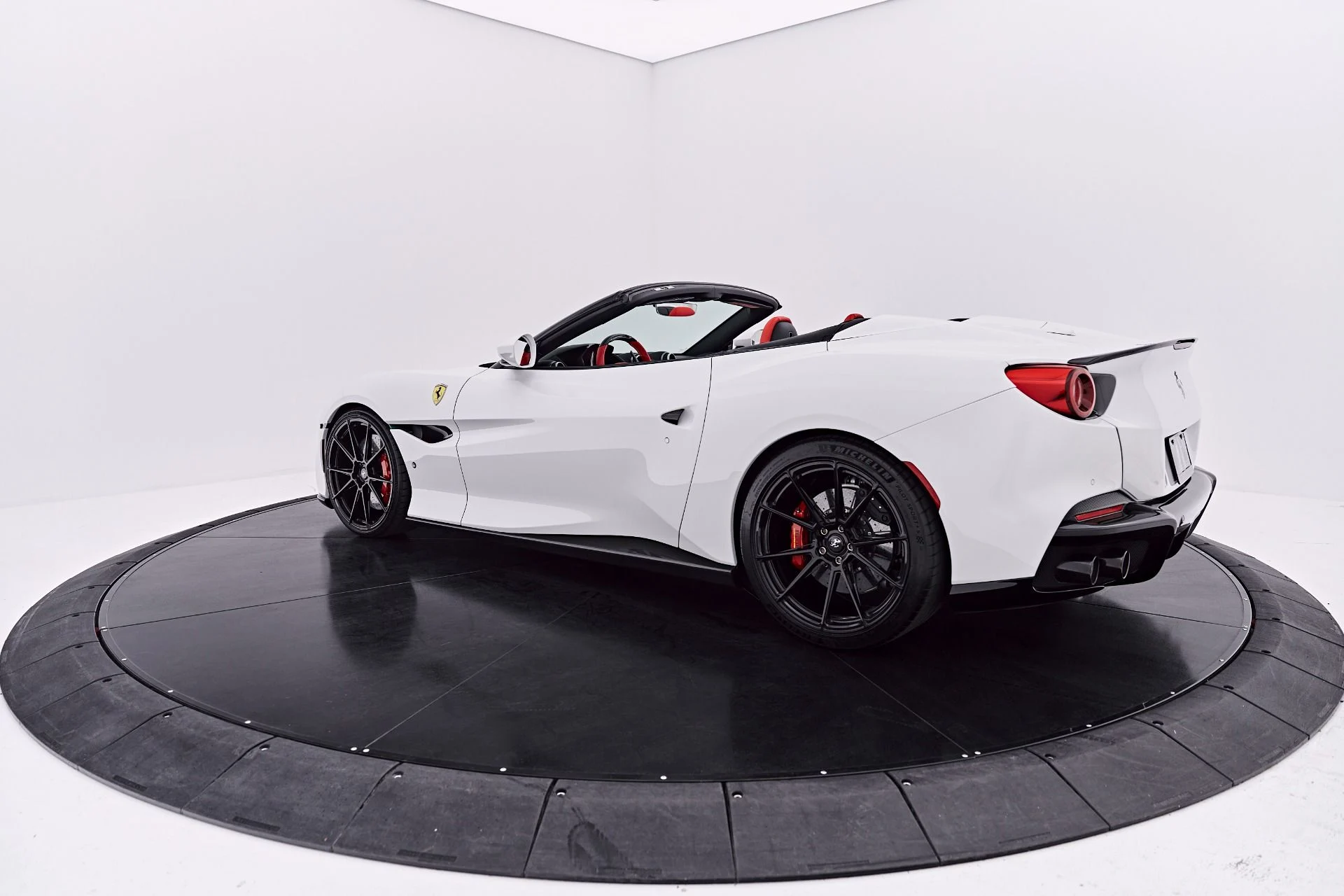mph022_1003917393_Used_2022_Ferrari_Portofino_M_Base_1785971811_f974ca613c