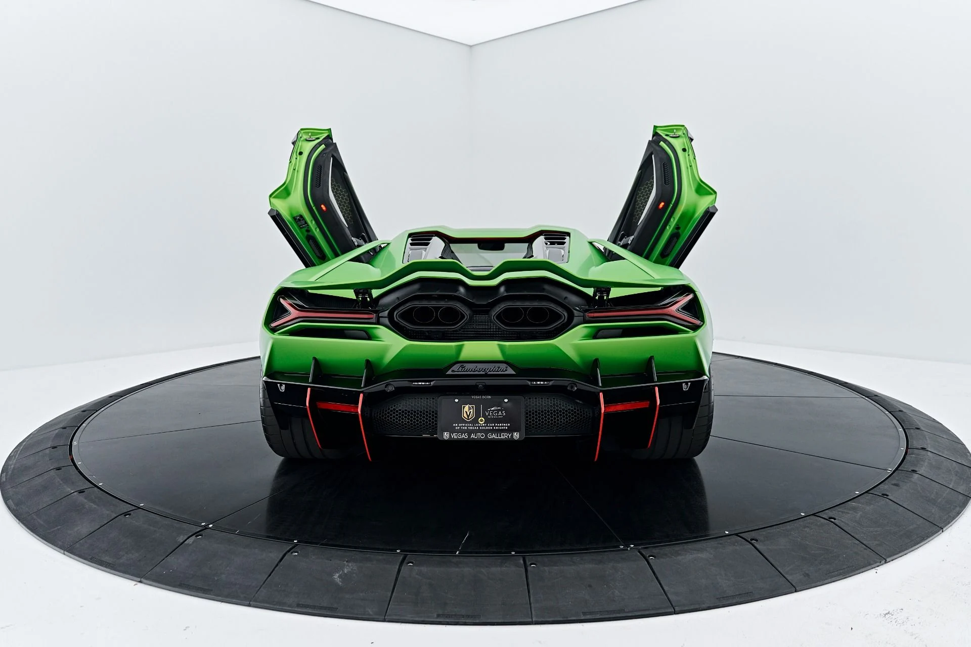 mph022_1004335179_Used_2024_Lamborghini_Revuelto_Base_1789697480_14f12fe88c