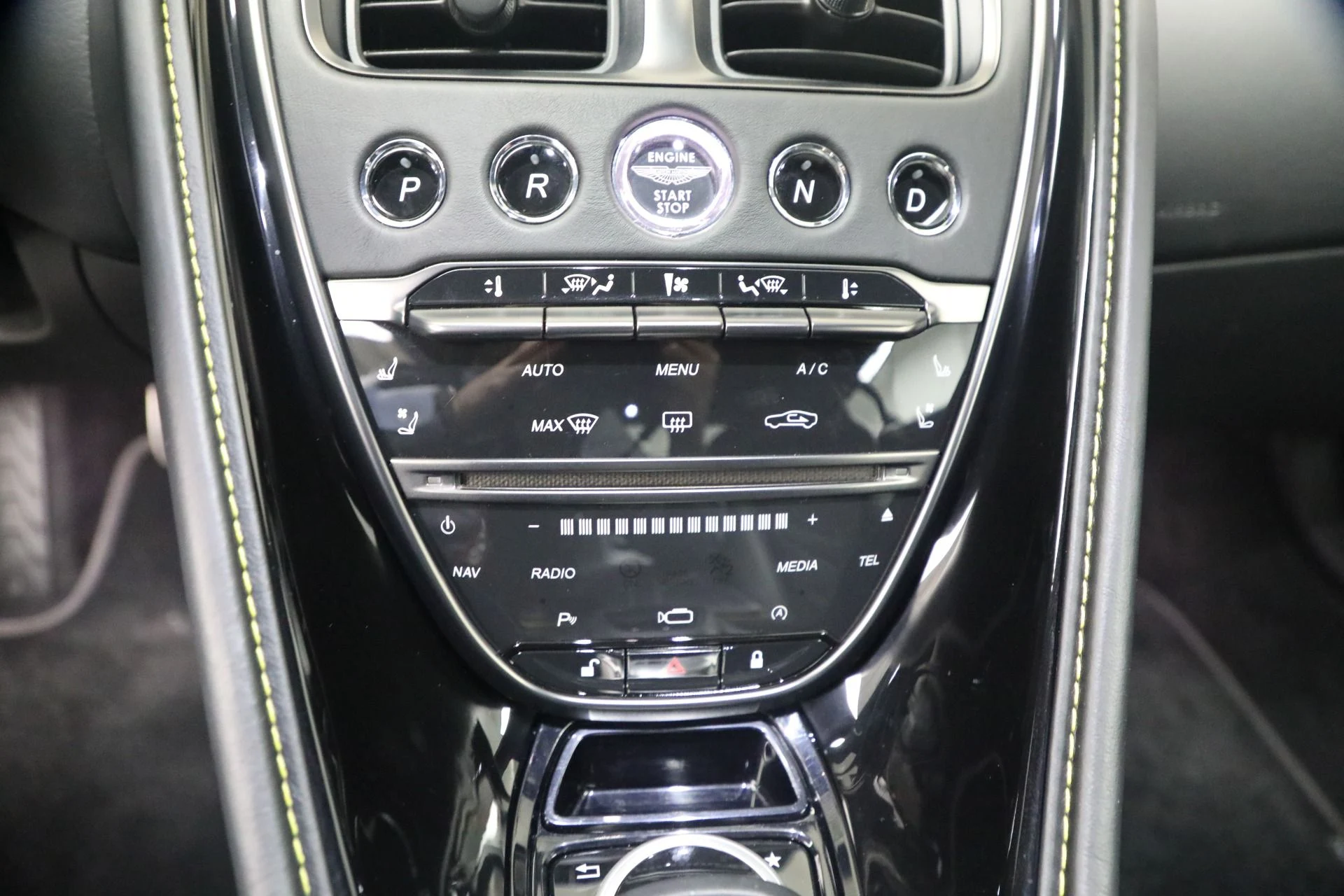 mph022_1005285756_Used_2019_Aston_Martin_DBS_Superleggera_1766529169_9d3a7216a2