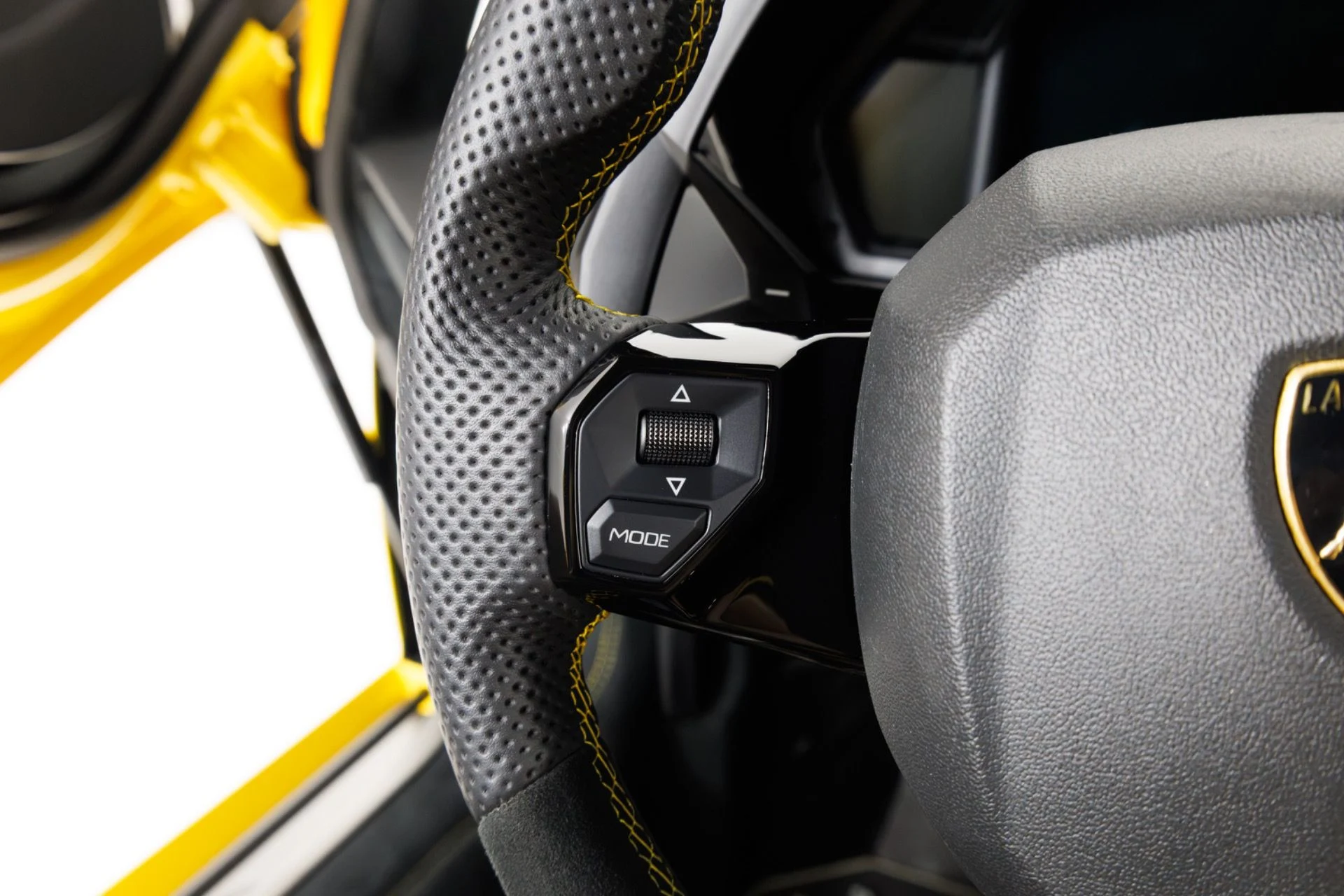 mph022_1011133712_Used_2016_Lamborghini_Aventador_LP_750_4_Superveloce_1785278593_67541241c2