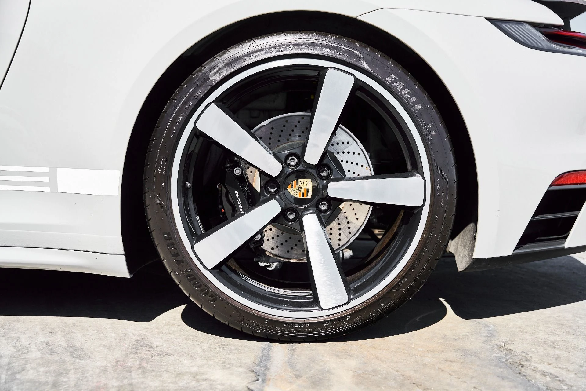 mph022_1012199923_Used_2021_Porsche_911_Targa_4_S_1774544030_226564f8ab