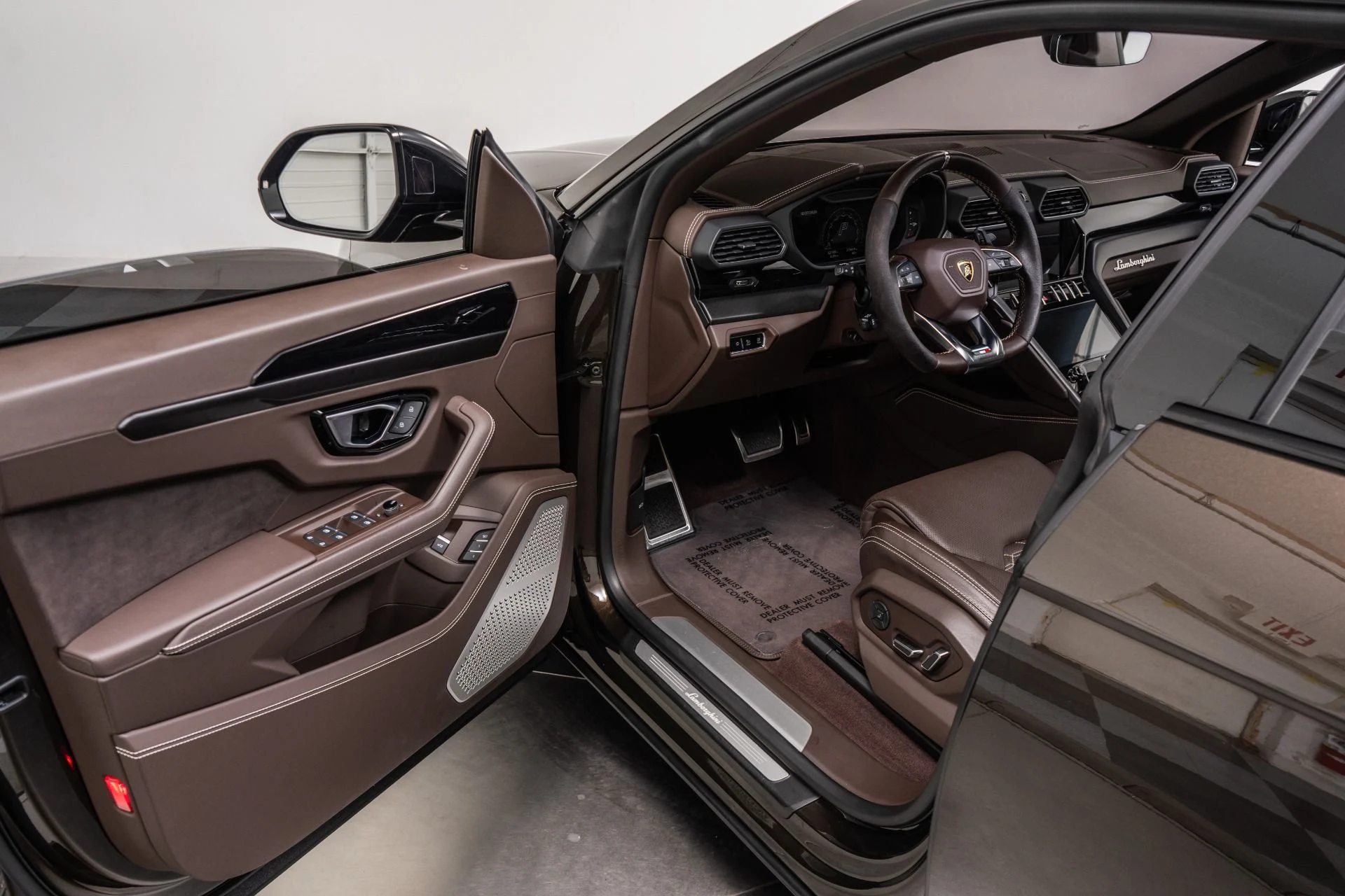mph022_1015269307_Used_2022_Lamborghini_Urus_1793135043_55ccaaad65