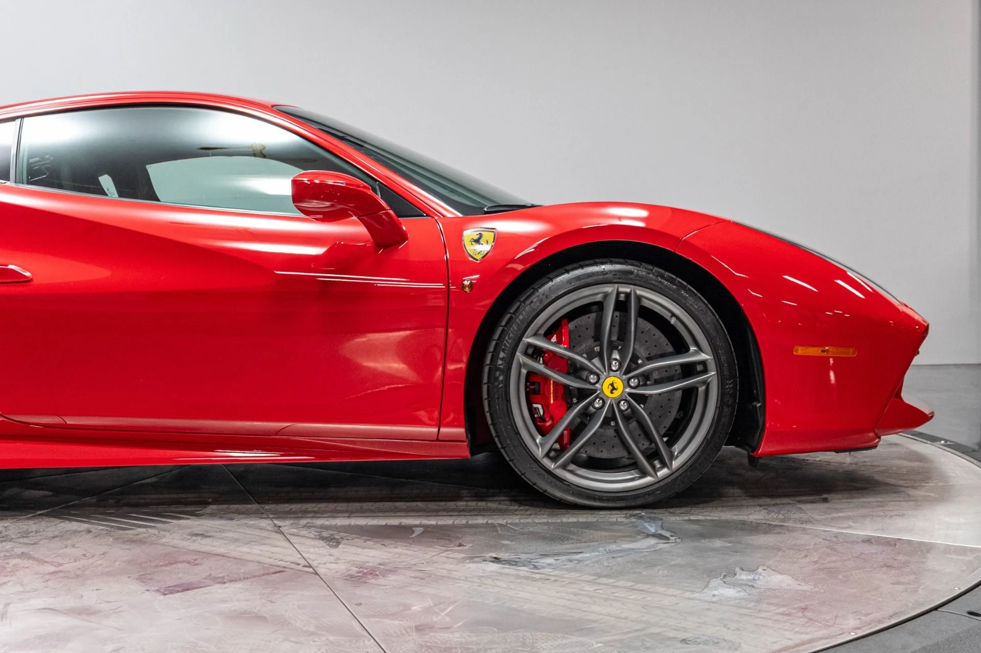 mph022_1016167622_Used_2018_Ferrari_488_GTB_1786120239_1dfe400932
