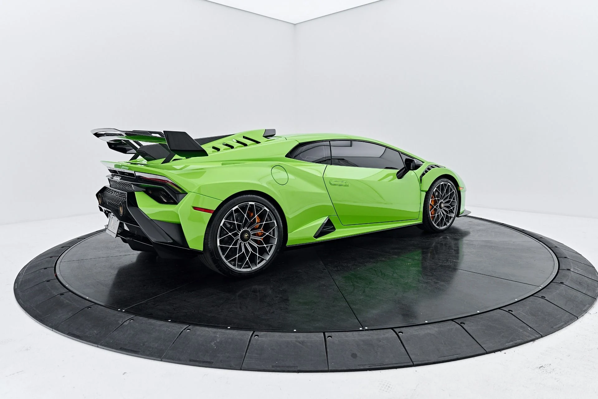mph022_101623274_Used_2024_Lamborghini_Huracan_STO_Base_1791998212_a511accdc9
