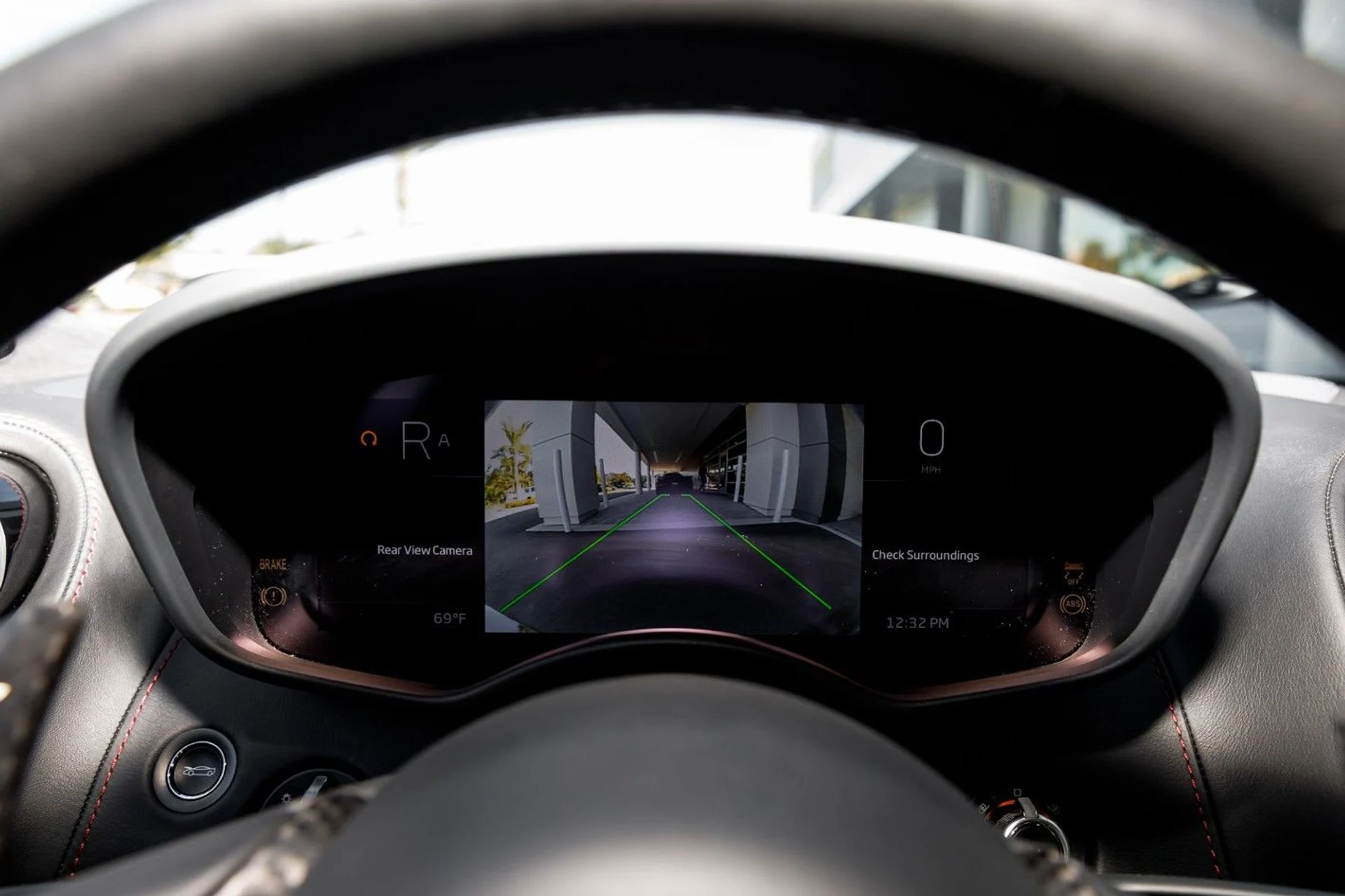 mph022_101983900_632_p23_l_be768d609f