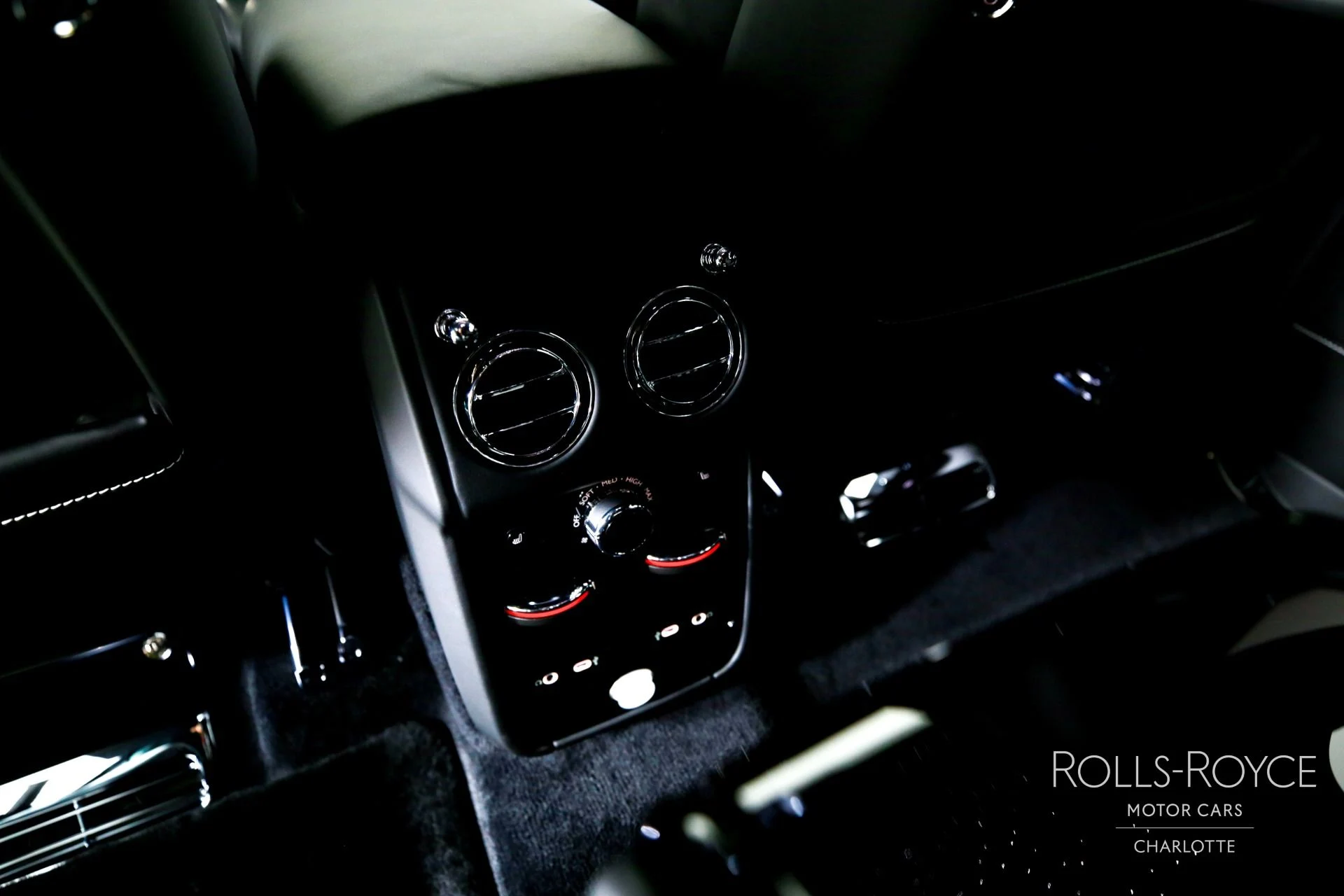 mph022_1026141431_Used_2026_Rolls_Royce_Cullinan_1765392948_f486f94a4d