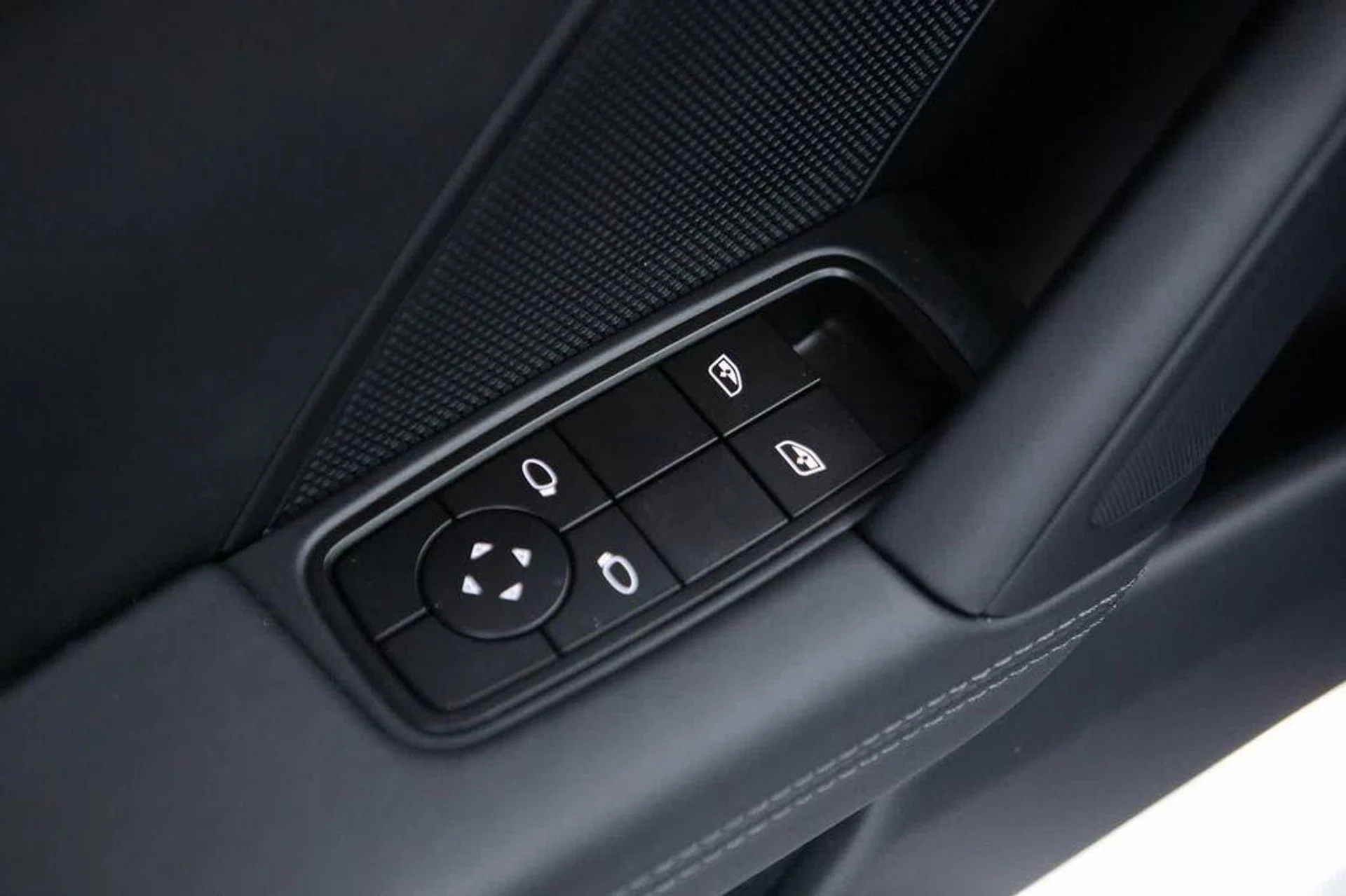 mph022_1027338873_Mm_IOB_Qi_Lr_Jtr_B_Qlv6_Ec_I_Tdby_MR_0_3cf5ef7c09