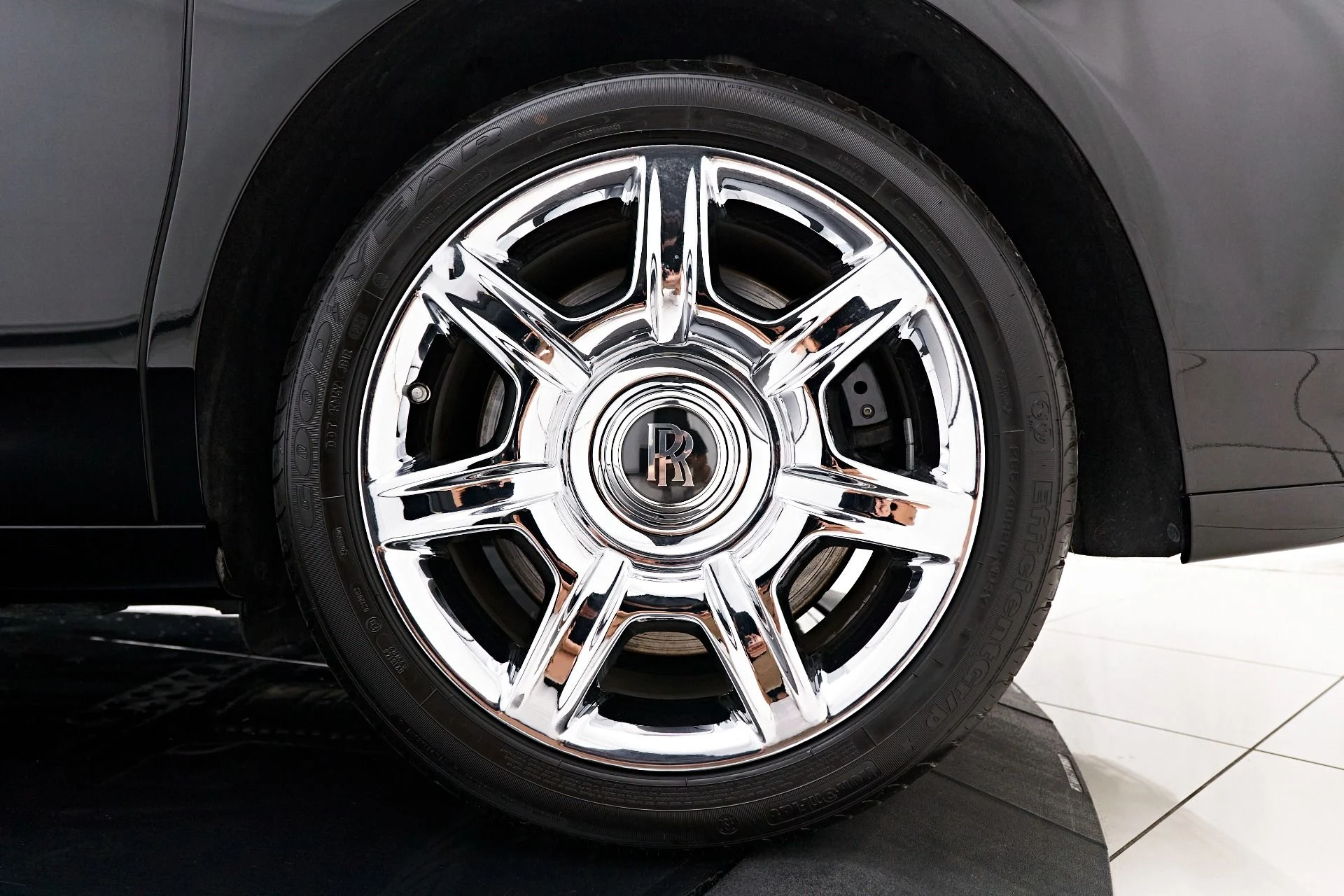 mph022_1029322594_Used_2012_Rolls_Royce_Ghost_Base_1690494640_5e8a3bdbb9