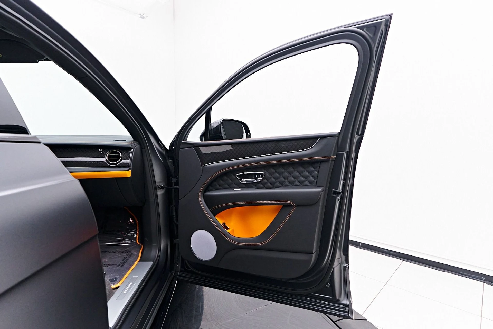 mph022_1030185715_Used_2025_Bentley_Bentayga_S_Black_Edition_1738363048_9e9b51cefb