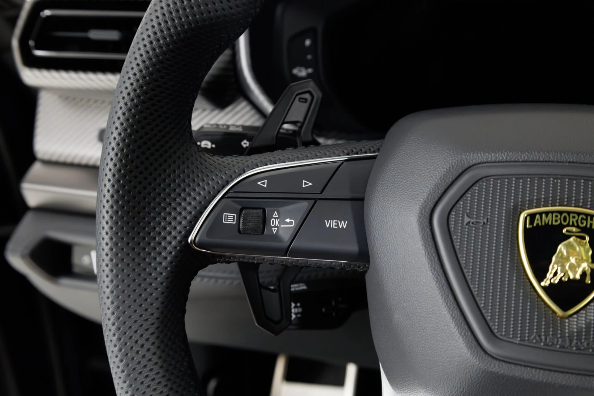 mph022_1032034039_Used_2025_Lamborghini_Urus_SE_1779304704_f573ed3713