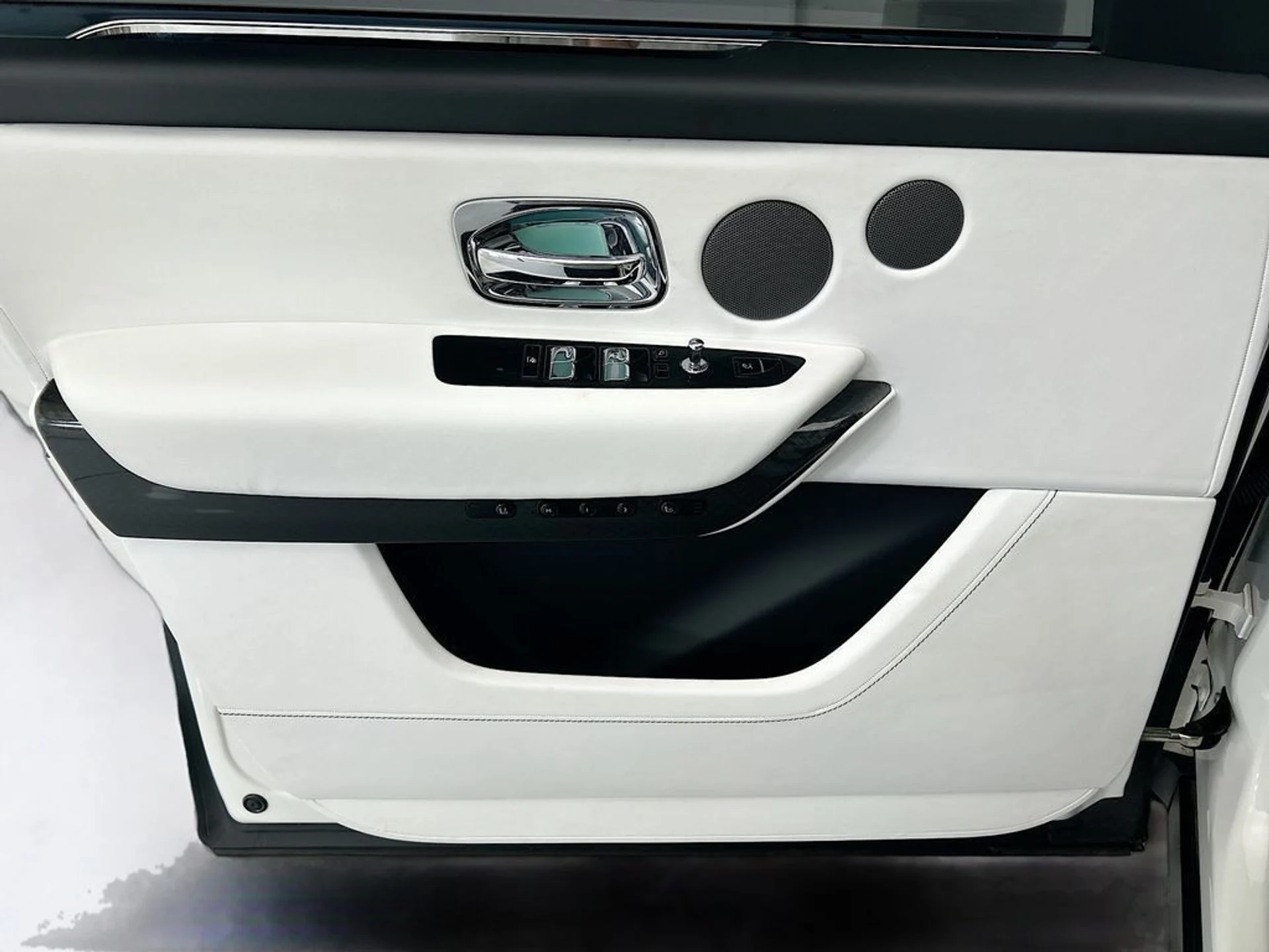 mph022_1041268545_used_2021_rolls_royce_cullinan_sportutility_8119_23020576_23_1024_2c06e37295