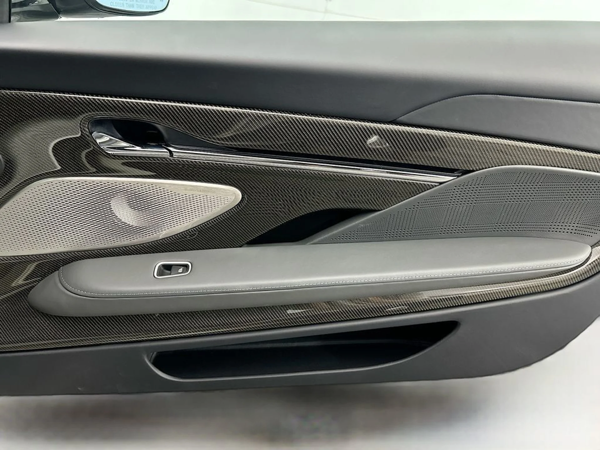 mph022_1046988650_used_2026_aston_martin_db12_coupe_8119_22986073_23_1024_c42dd5bfdd