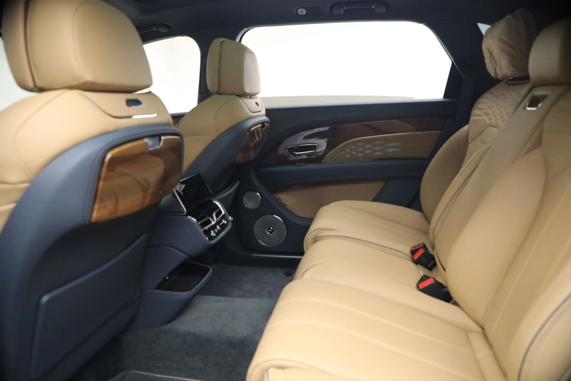 mph022_1051715792_Used_2026_Bentley_Bentayga_EWB_Azure_V8_1788463029_bf0e230c83