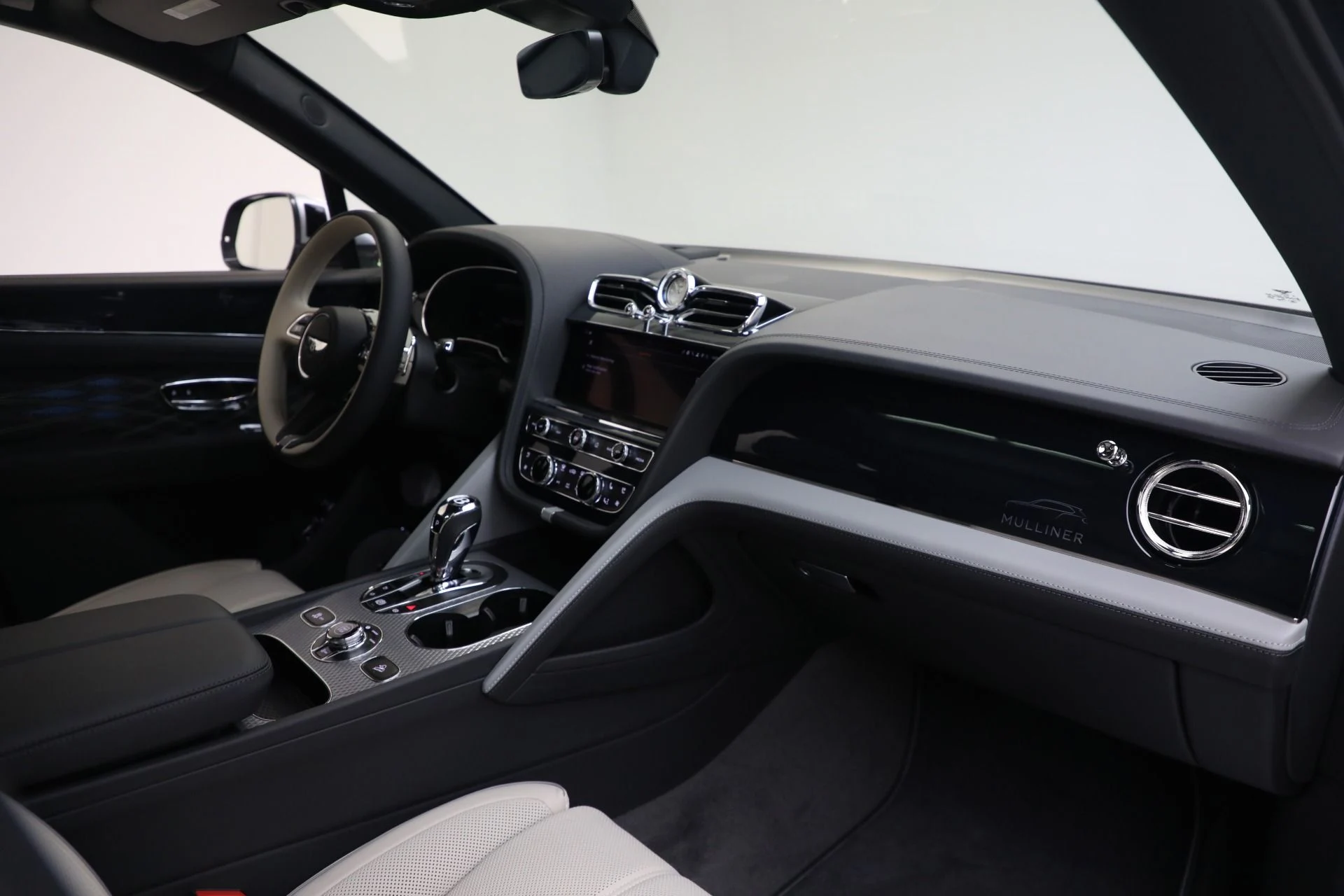 mph022_1060865229_New_2025_Bentley_Bentayga_EWB_Mulliner_V8_9d244c3553