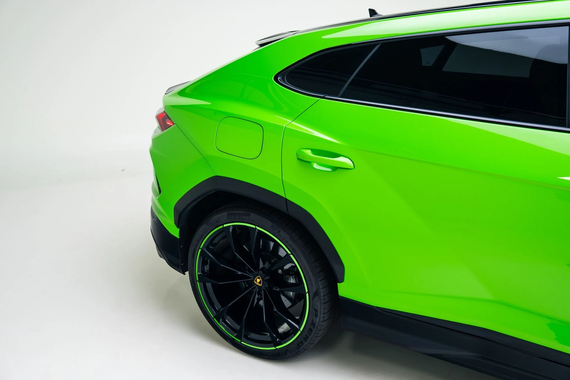 mph022_1069677489_Used_2021_Lamborghini_Urus_1766090518_8eb9833497