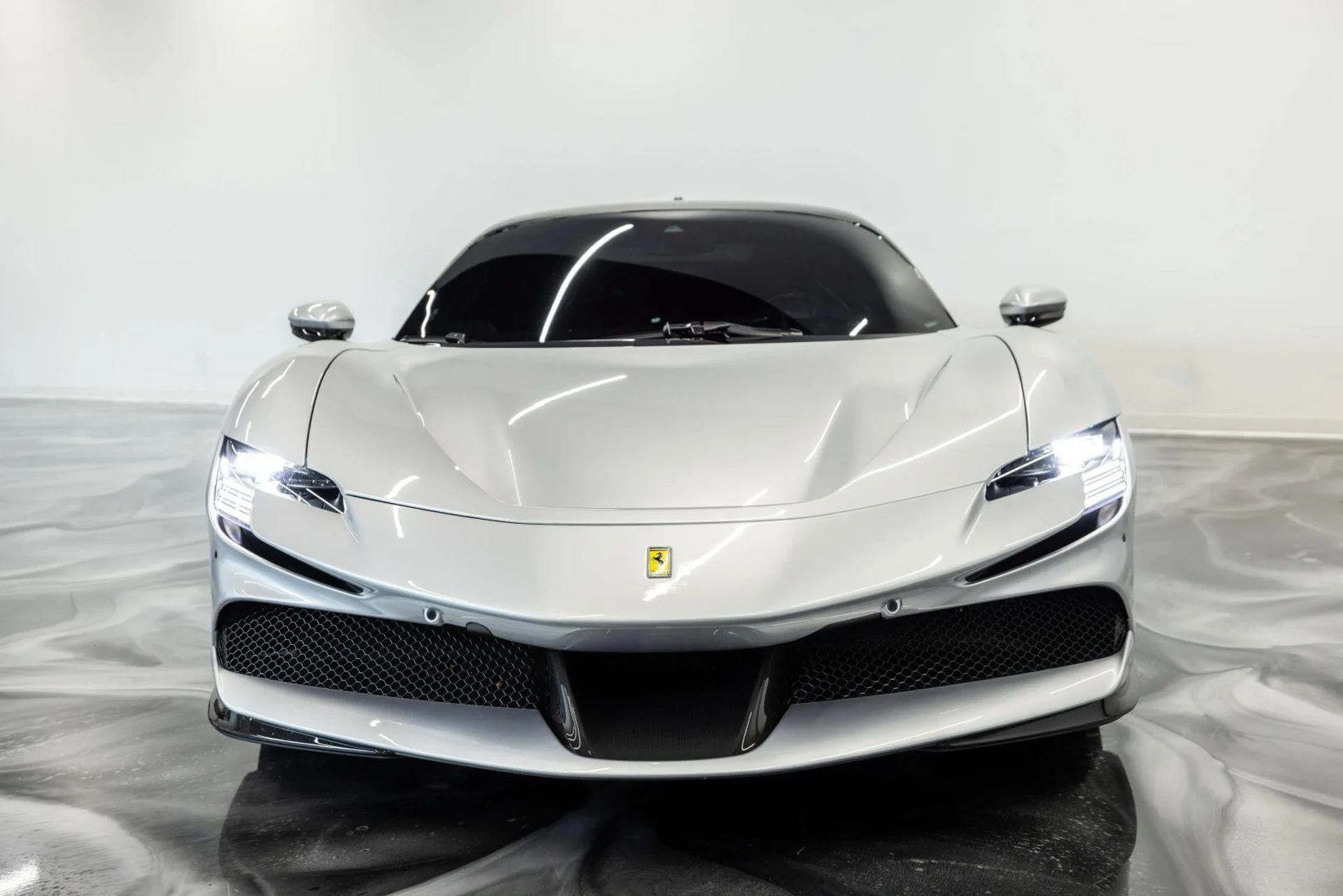 mph022_107165866_Used_2021_Ferrari_SF_90_Stradale_Coupe_2_D_1777366254_74bb5b72bc