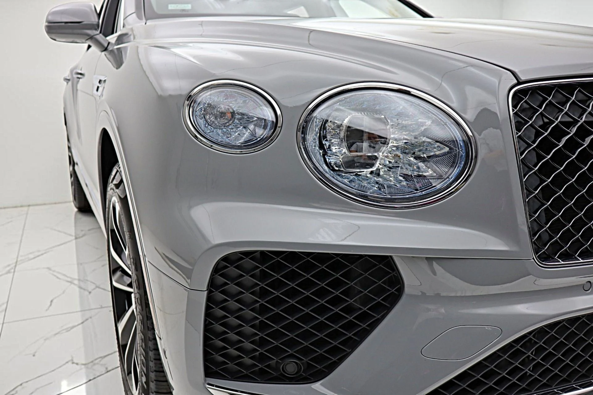 mph022_1075078992_Used_2024_Bentley_Bentayga_EWB_V8_LEASE_OPTIONS_AVAILABLE_d5dbea9de5