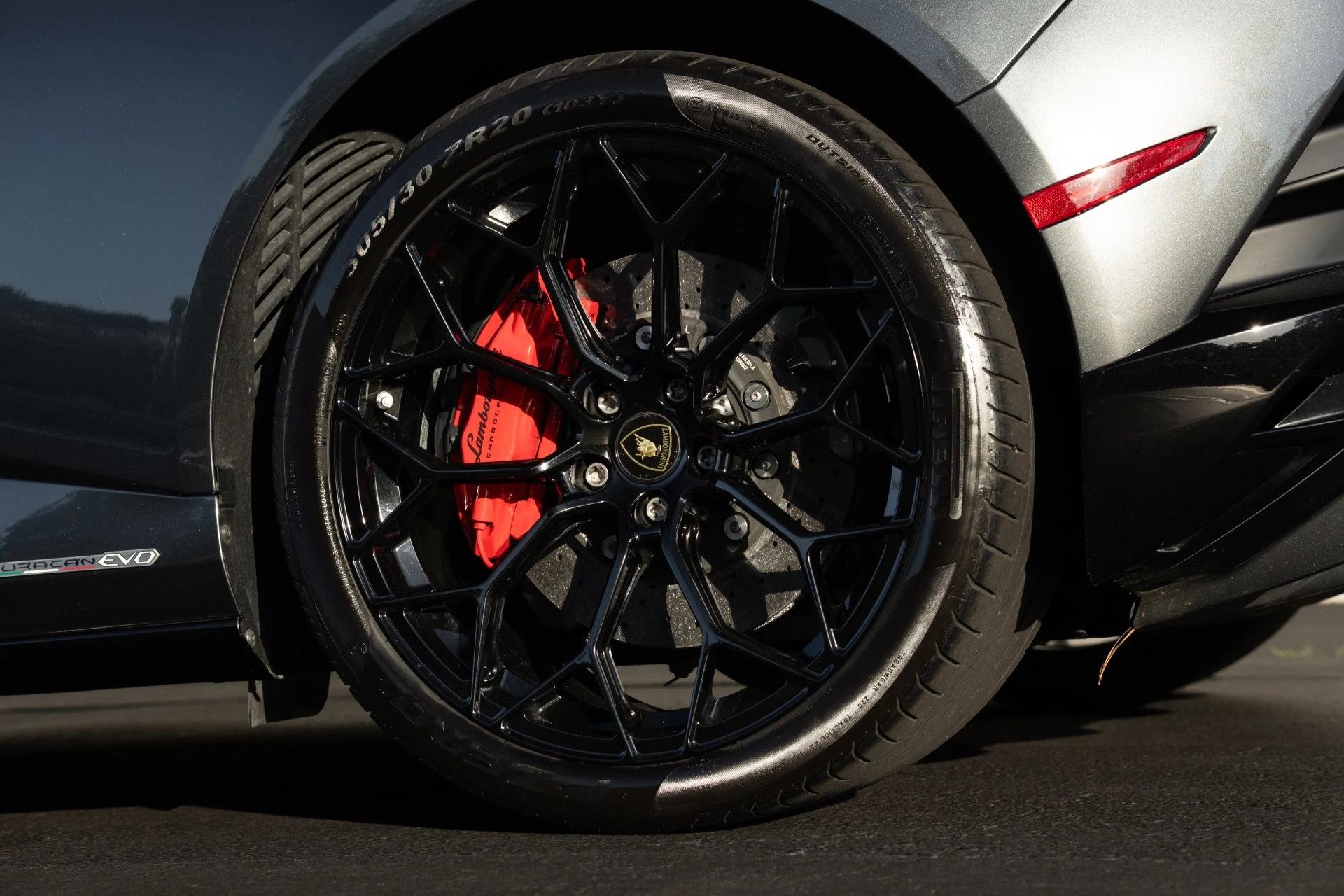 mph022_1078317351_Used_2020_Lamborghini_Huracan_EVO_1769630384_1c2d3b30c4