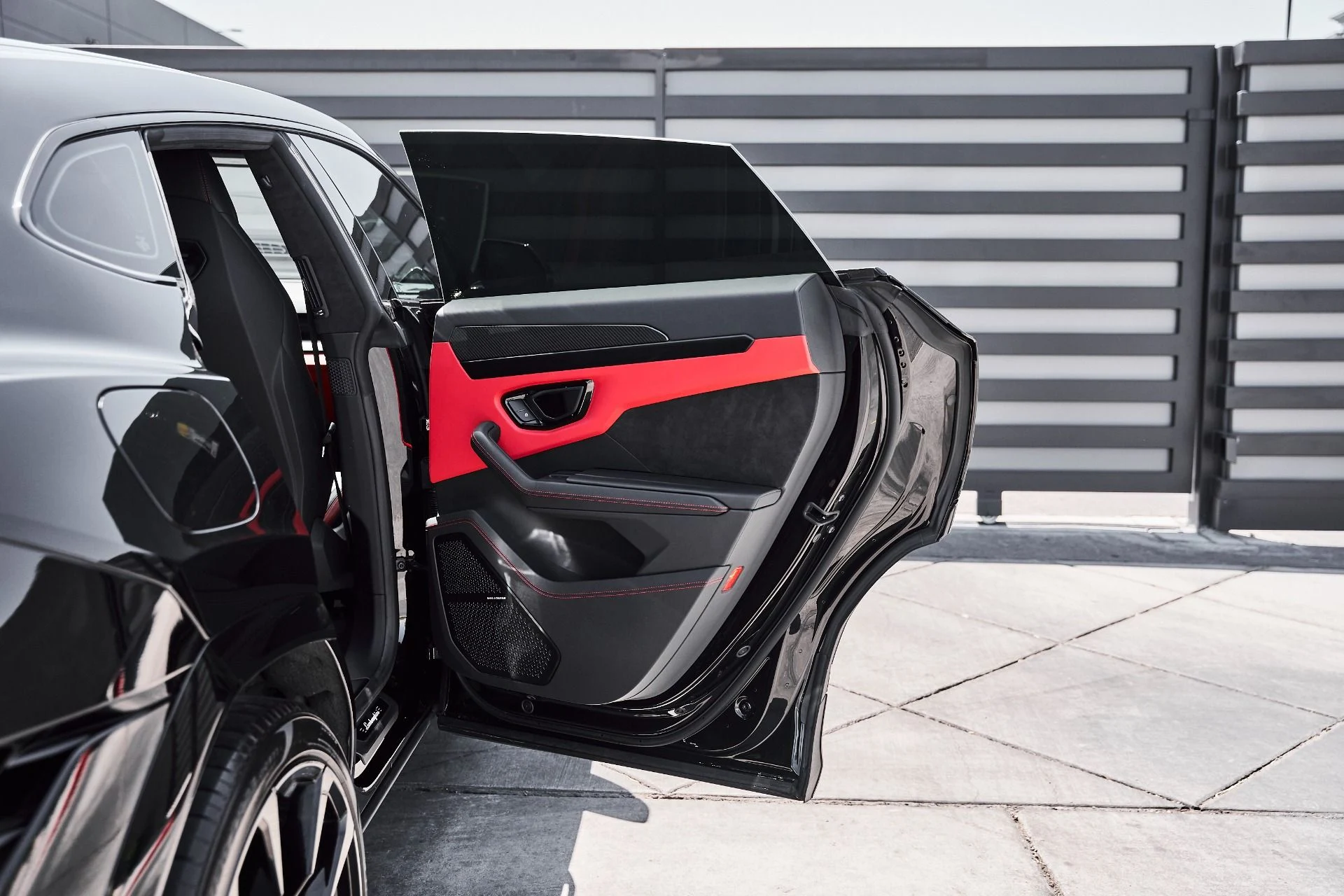mph022_1083898238_Used_2023_Lamborghini_Urus_S_1781228785_81b62afc6b