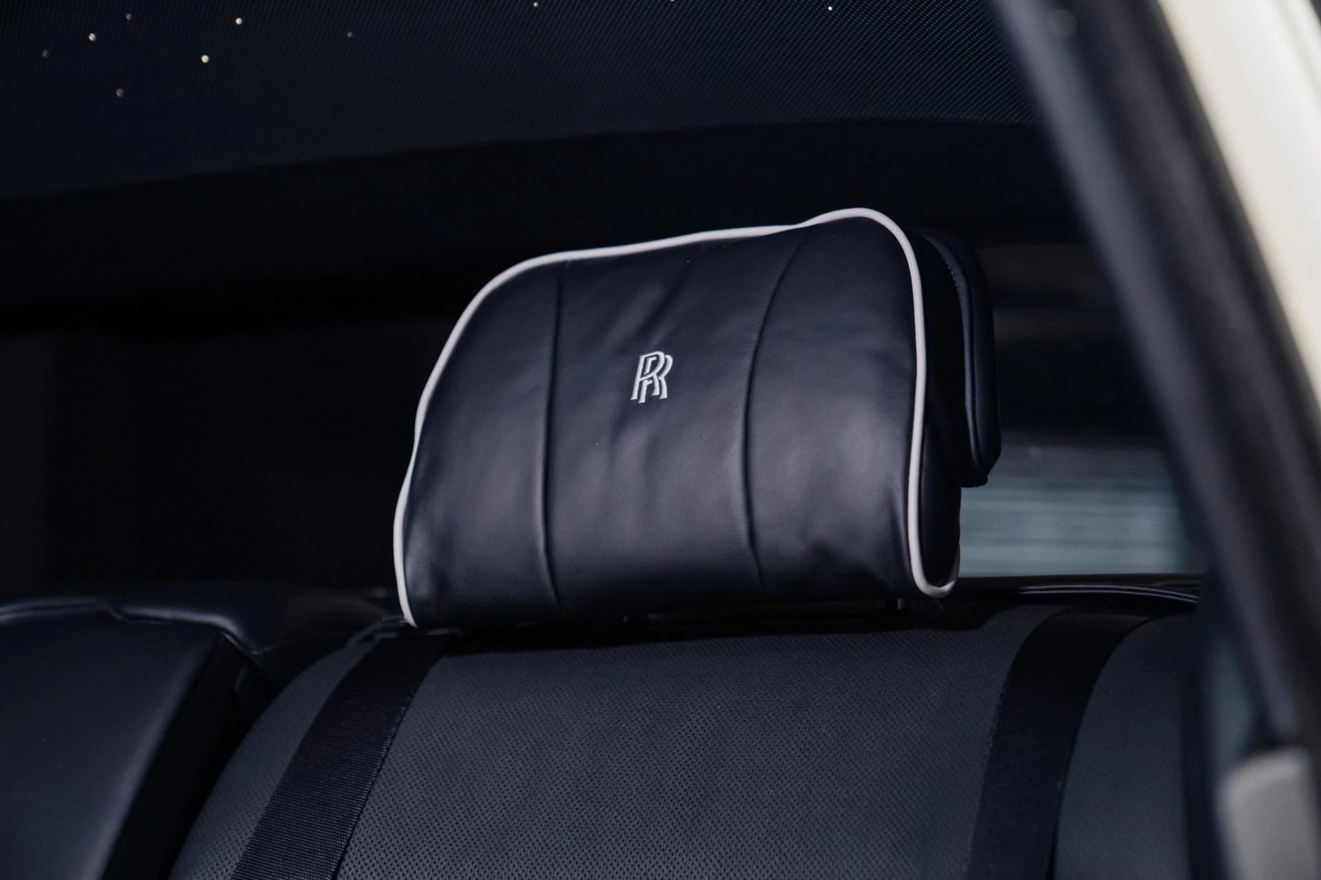 mph022_1085050179_Used_2020_Rolls_Royce_Phantom_Mansory_Carbon_Kit_1786567460_29862ed61a