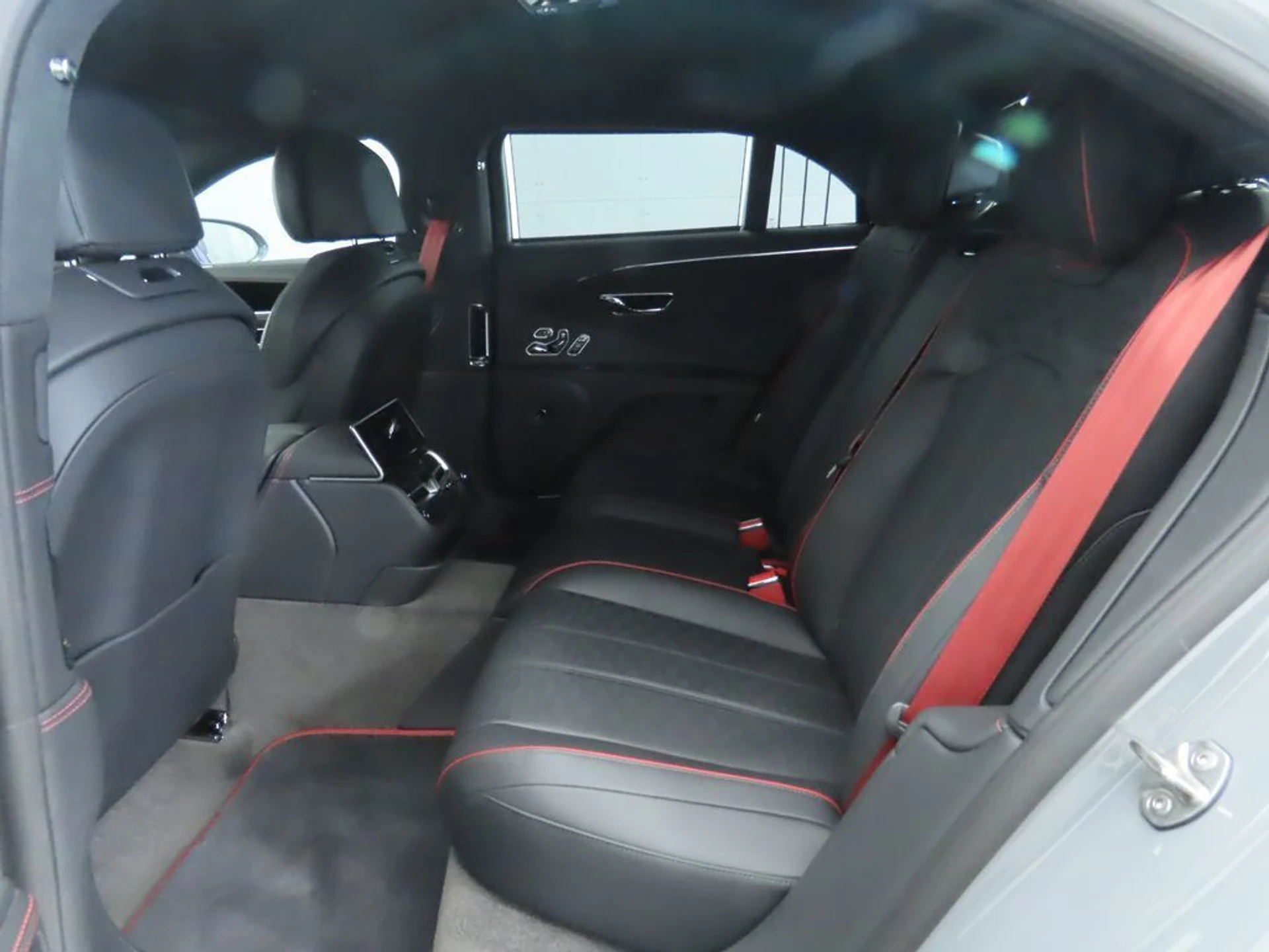 mph022_1085845728_new_2025_bentley_flying_spur_speedsedan_8119_22891449_23_1024_a93f496d11