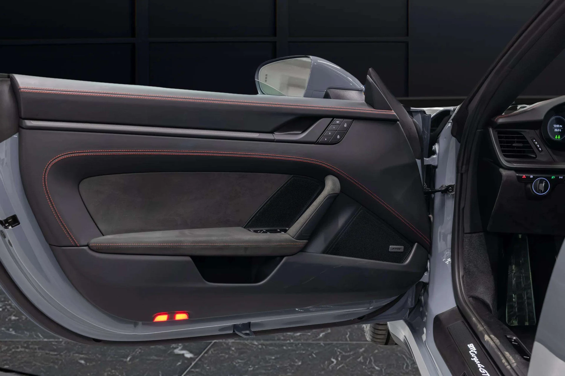 mph022_1087300197_bf777188_eeb2_46bb_84af_9569ac22e5a3_2_23_Interior_202420_Porsche2091120_Targa20420_GTS_2028_WP_0_BB_2_A91_RS_23487229_18_763e2c7082