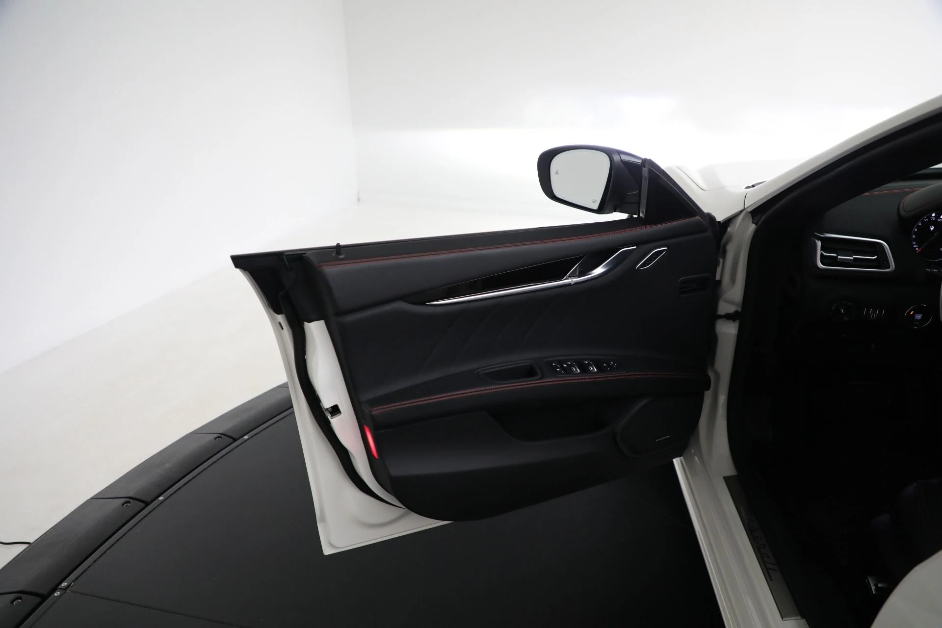 mph022_1087959560_New_2024_Maserati_Ghibli_Modena_Ultima_Q4_b2b6fe561a