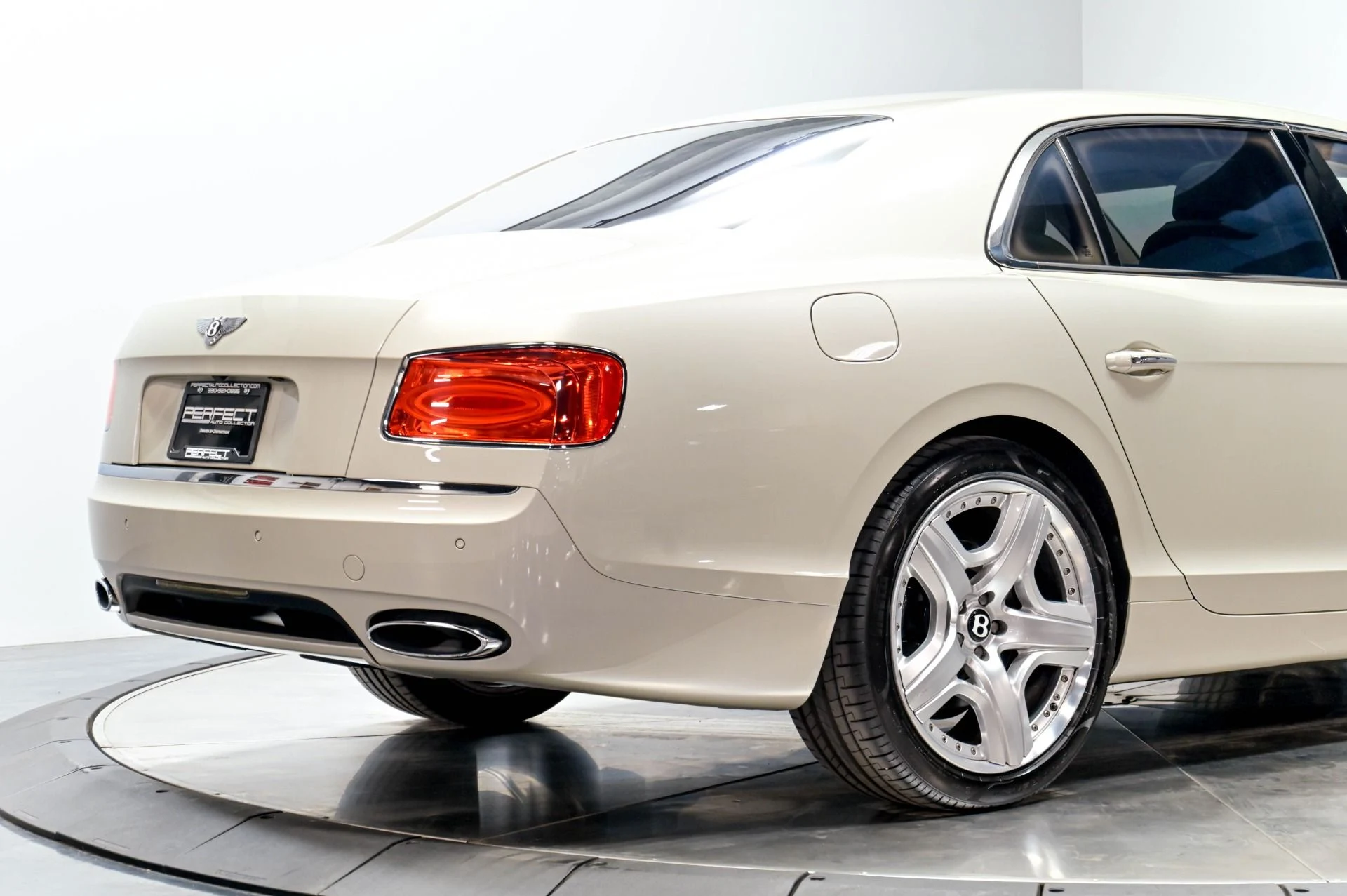 mph022_1090096060_Used_2015_Bentley_Flying_Spur_W12_1784214578_40b3e54a5e