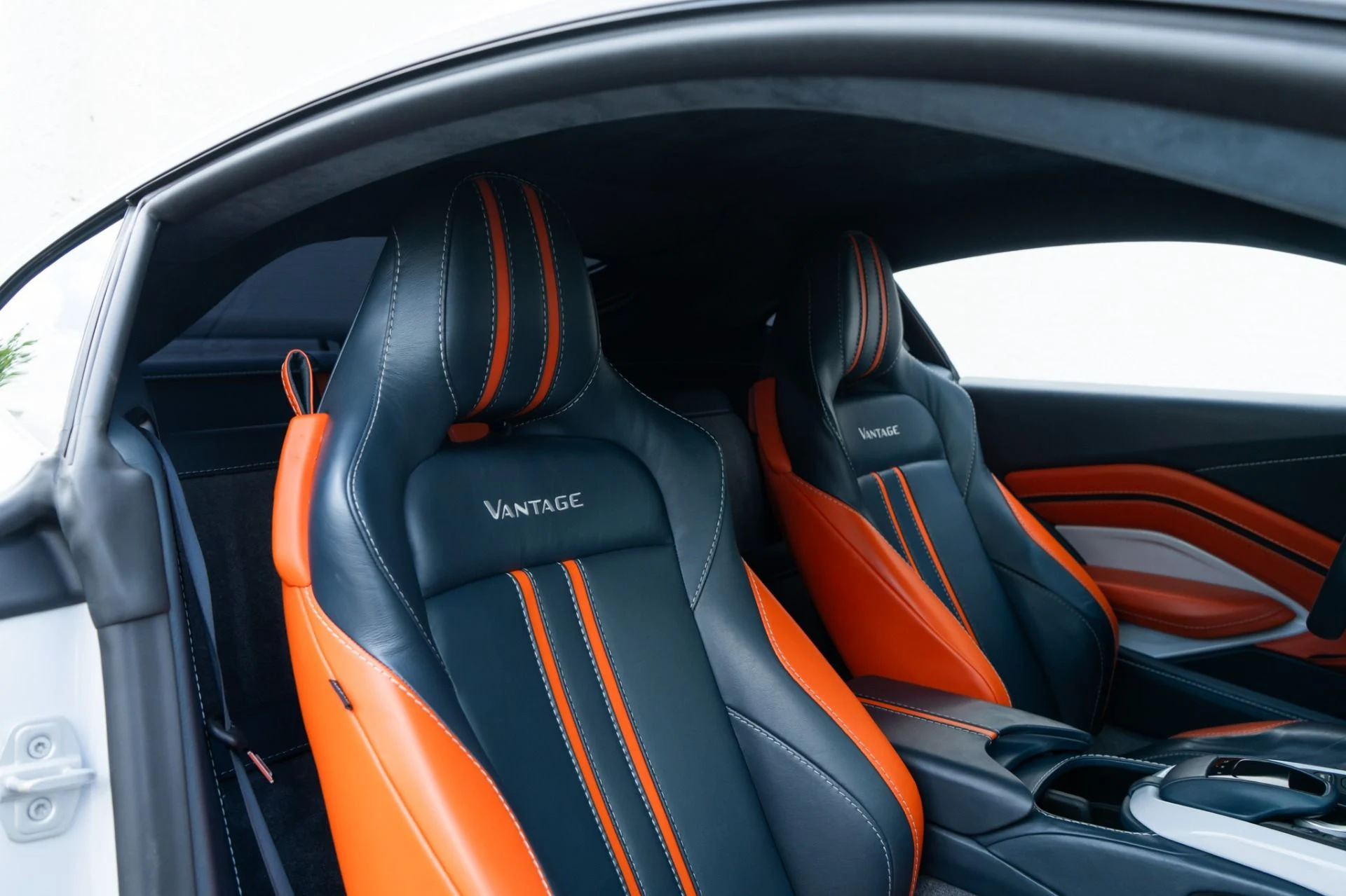 mph022_1091612083_Used_2019_Aston_Martin_Vantage_1777043829_cd864751ed