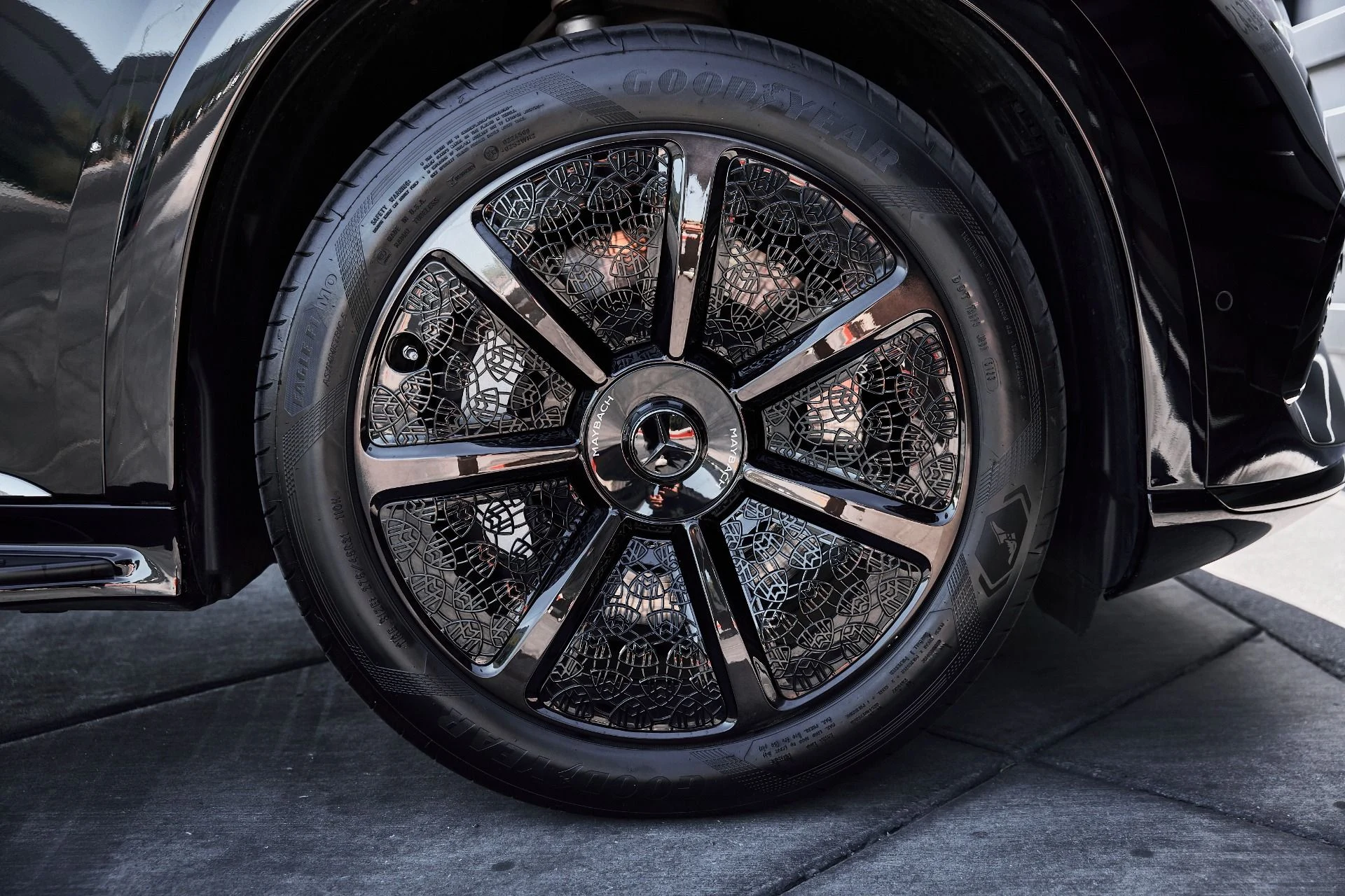 mph022_1091852709_Used_2024_Mercedes_Benz_EQS_Maybach_EQS_680_1775326016_eca2dff757