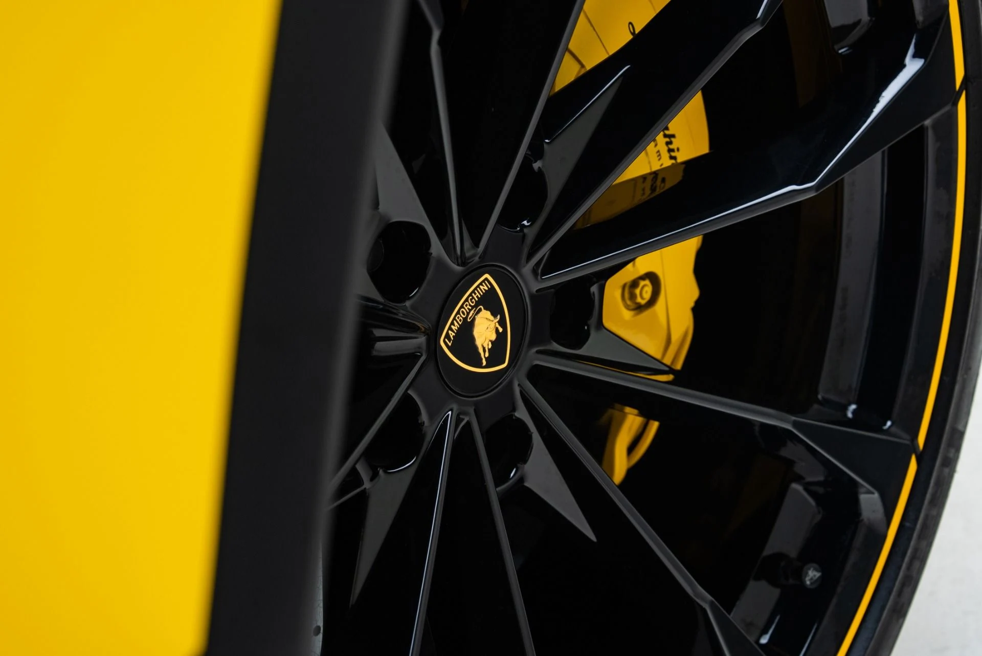 mph022_1094428396_Used_2024_Lamborghini_Urus_S_1778704805_6a7de6059a