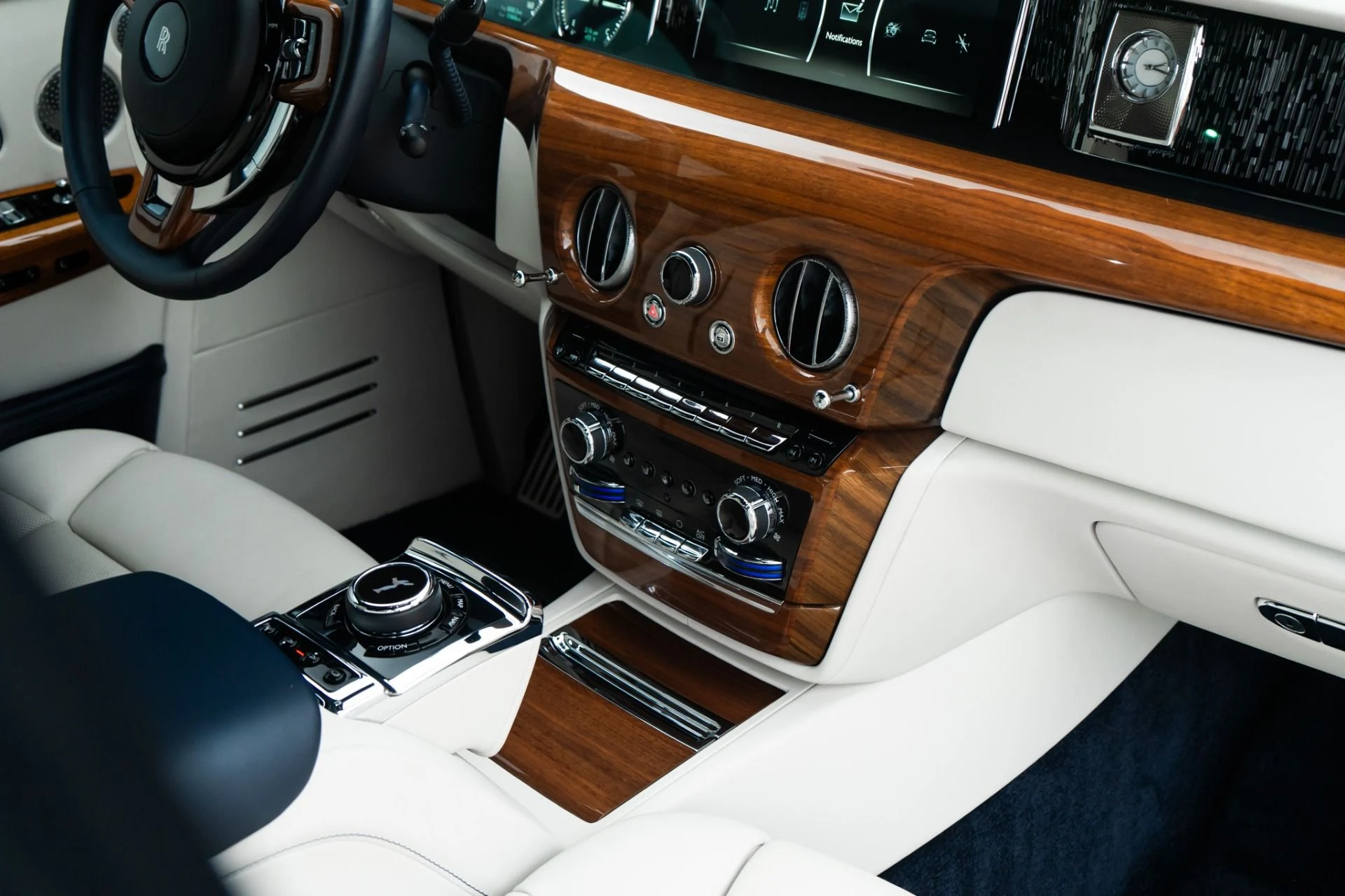 mph022_1096118785_Used_2022_Rolls_Royce_Phantom_1778012232_21560d318e