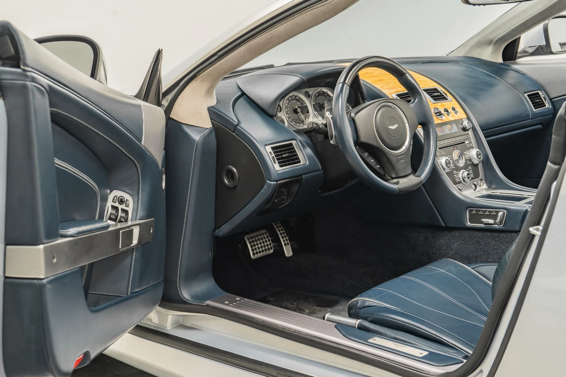 mph022_1096840302_Used_2014_Aston_Martin_DB_9_Volante_218_K_MSRP_Great_Color_Combination_Sports_Exhaust_1769018685_61248dfa60