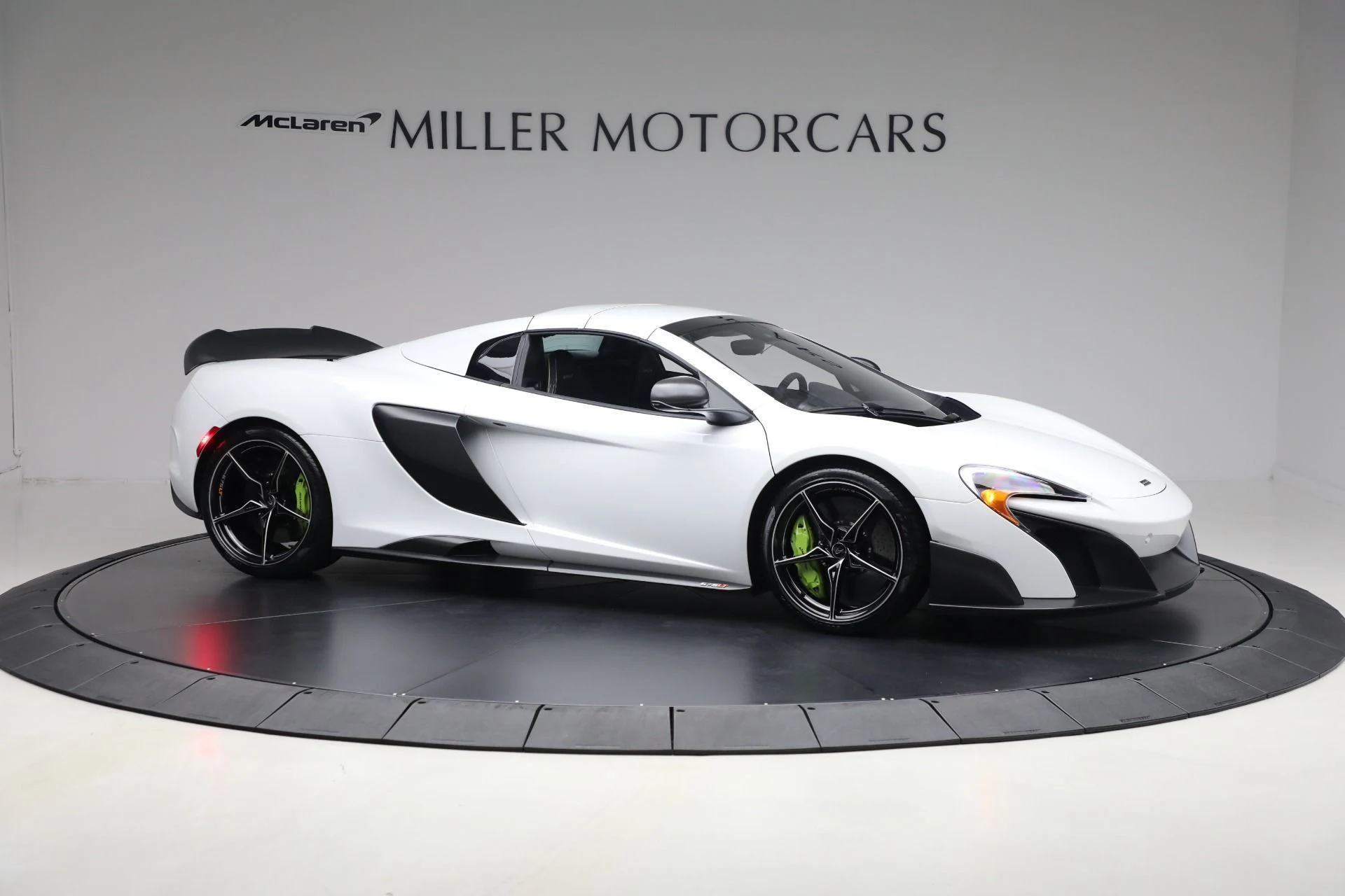 mph022_1110885480_Used_2016_Mc_Laren_675_LT_Spider_f1d7101b33