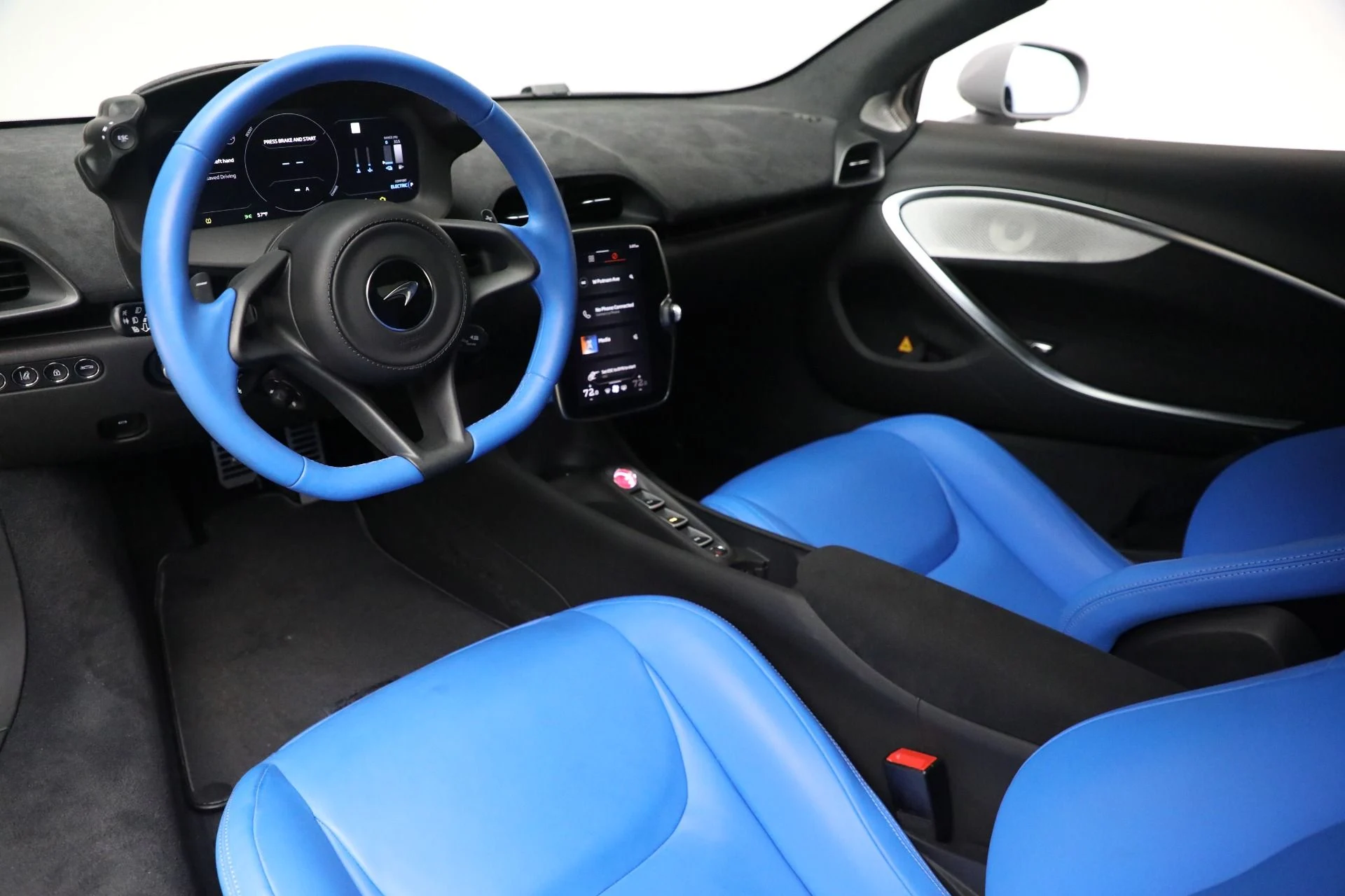 mph022_1111678459_Used_2023_Mc_Laren_Artura_a507337484