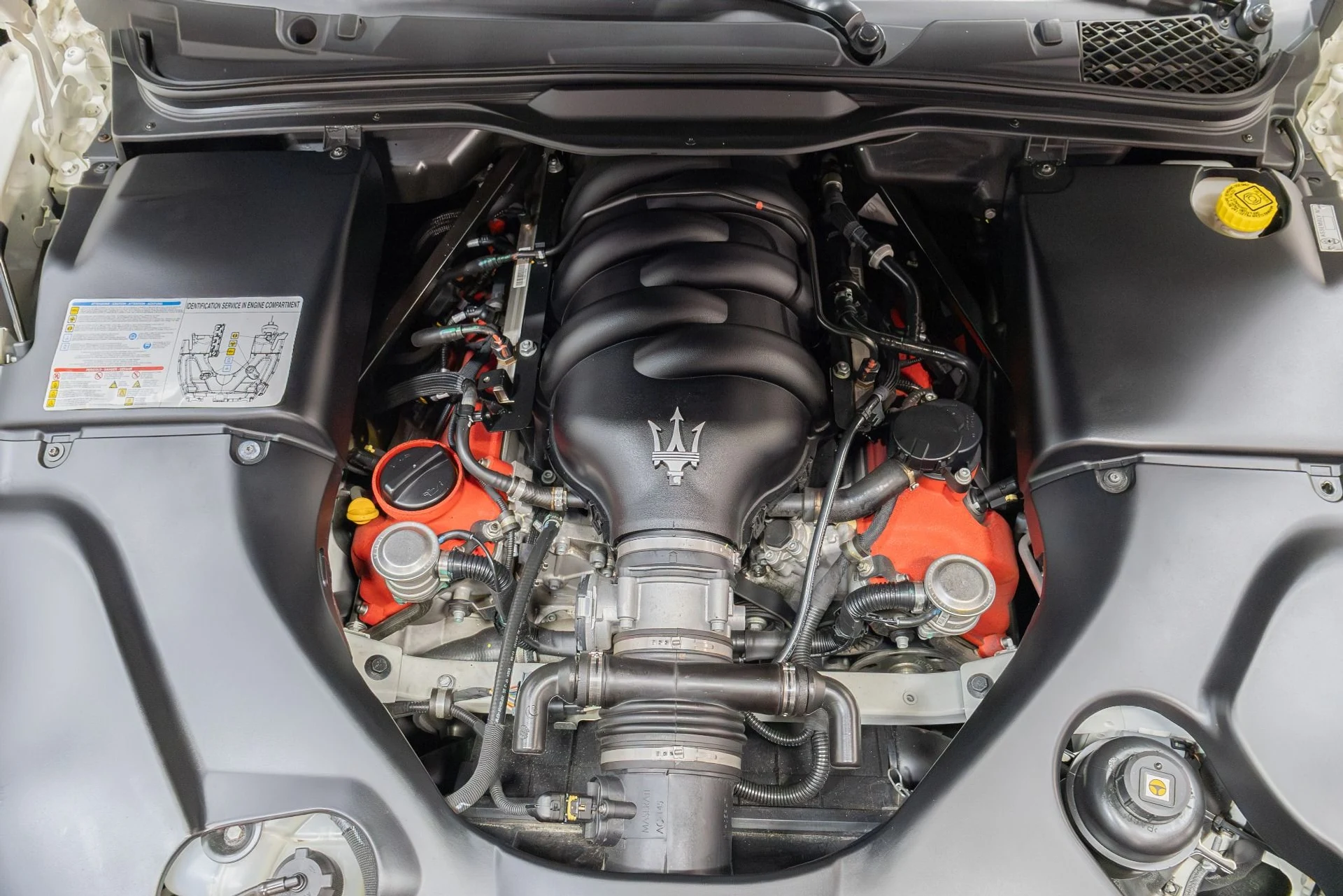 mph022_1117326906_Used_2018_Maserati_Gran_Turismo_1761598740_2824716a38