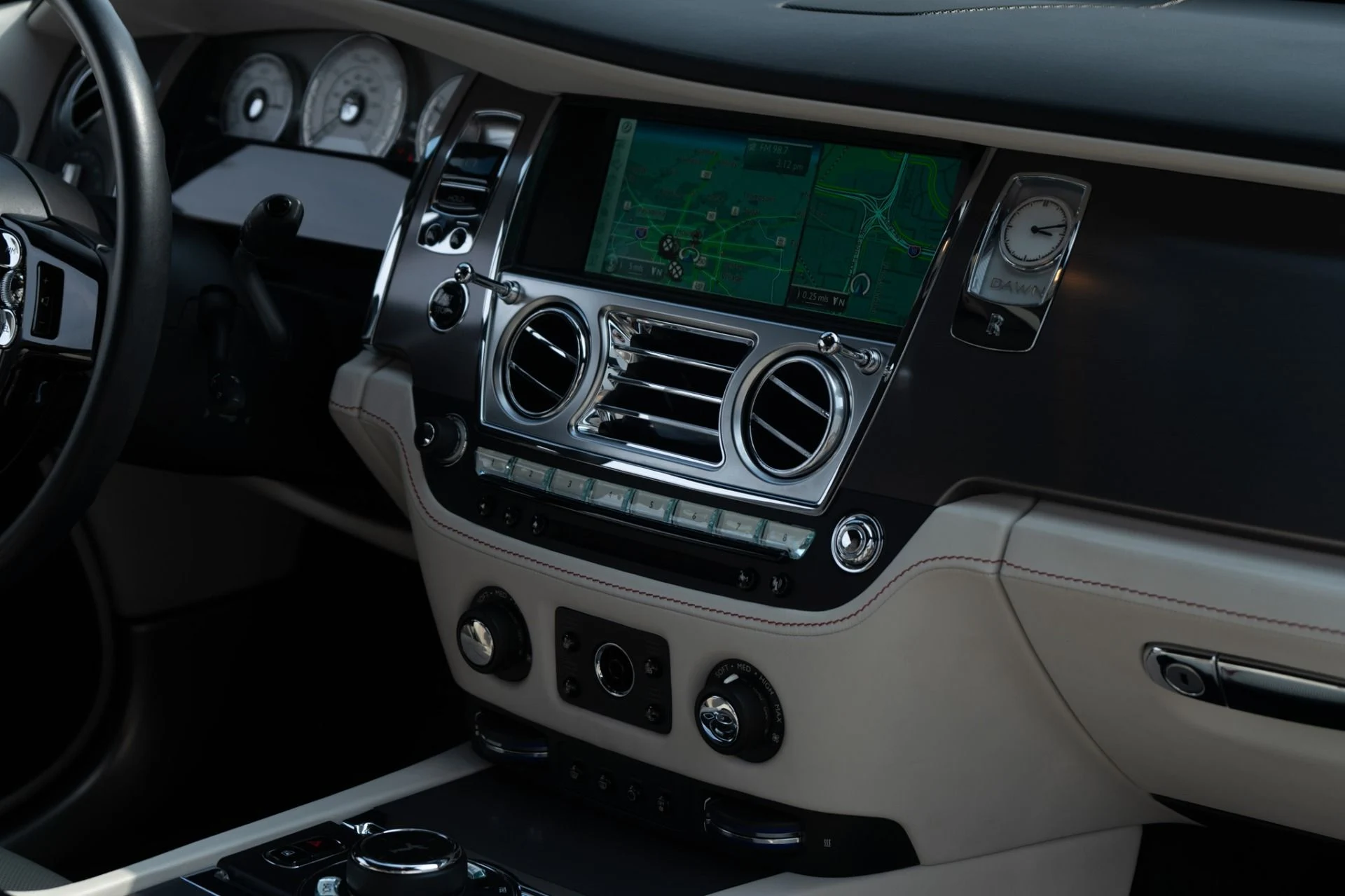 mph022_1119300793_Used_2017_Rolls_Royce_Dawn_1771784248_0f996917f2